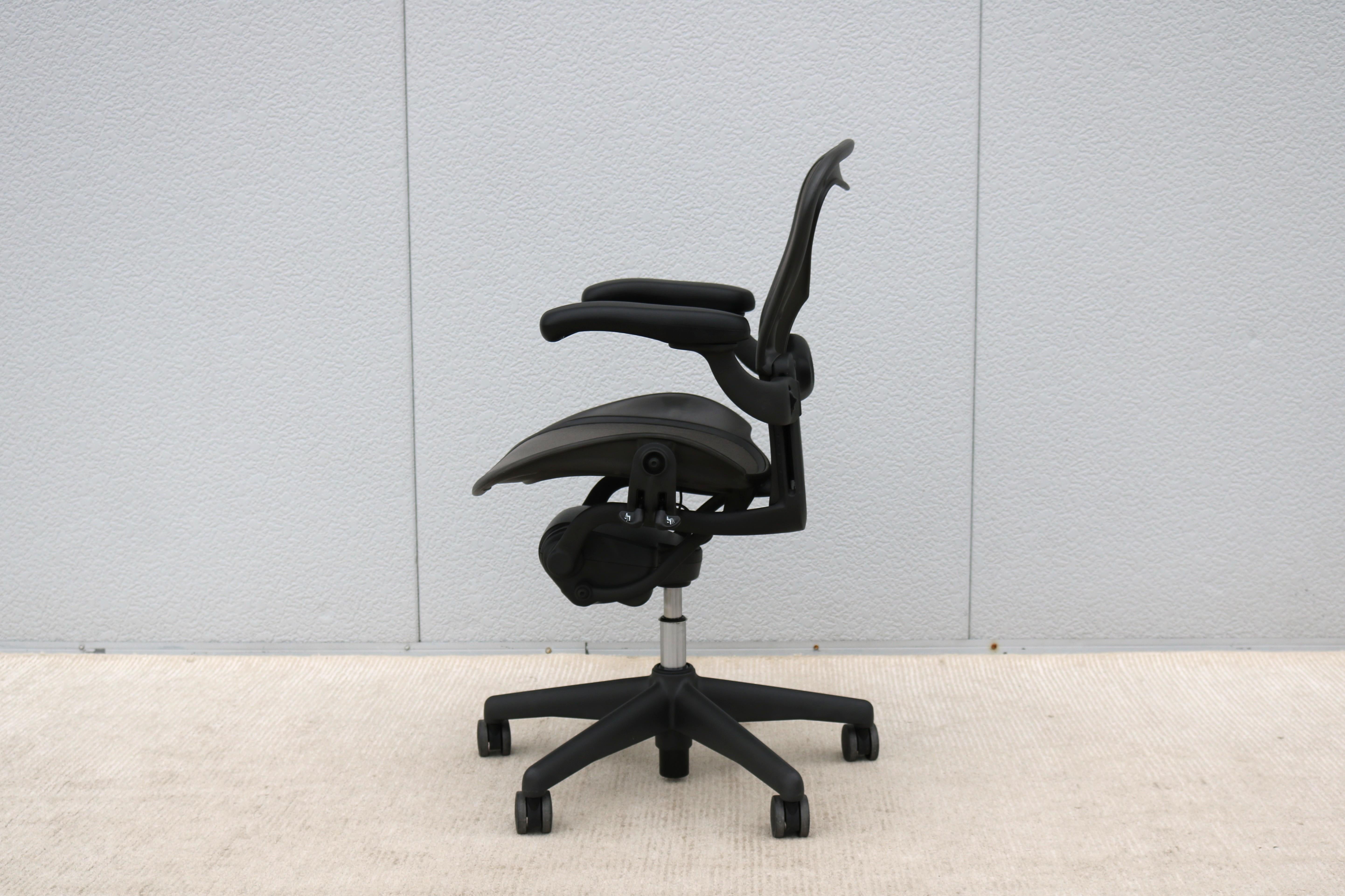 Herman Miller Aeron Chair Size A Carbon Mesh & Graphite Frame, Fully Adjustable 2