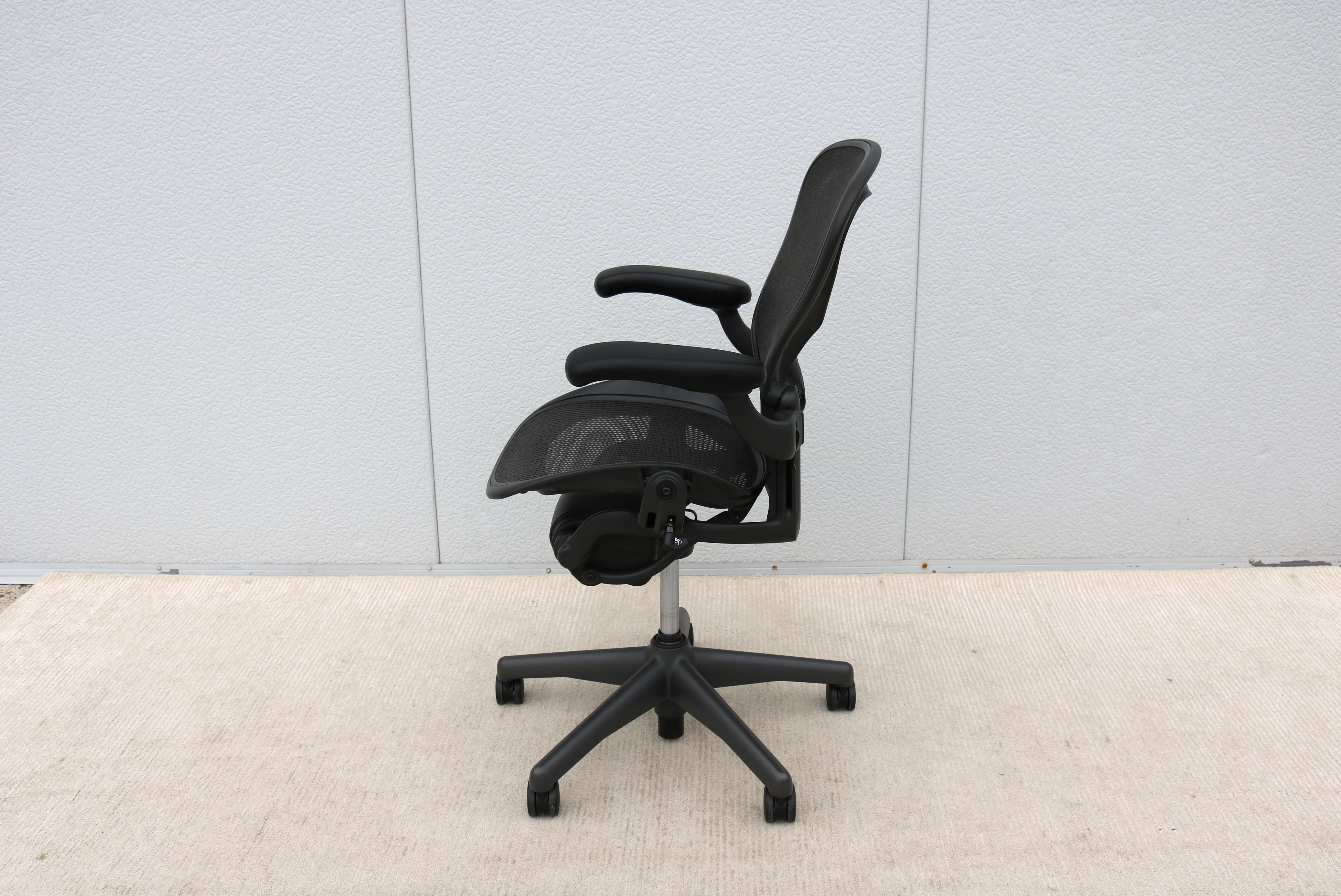 Sedia Herman Miller Aeron Taglia B, Carbon Mesh e Grafite, completamente regolabile, 2016 in vendita 6