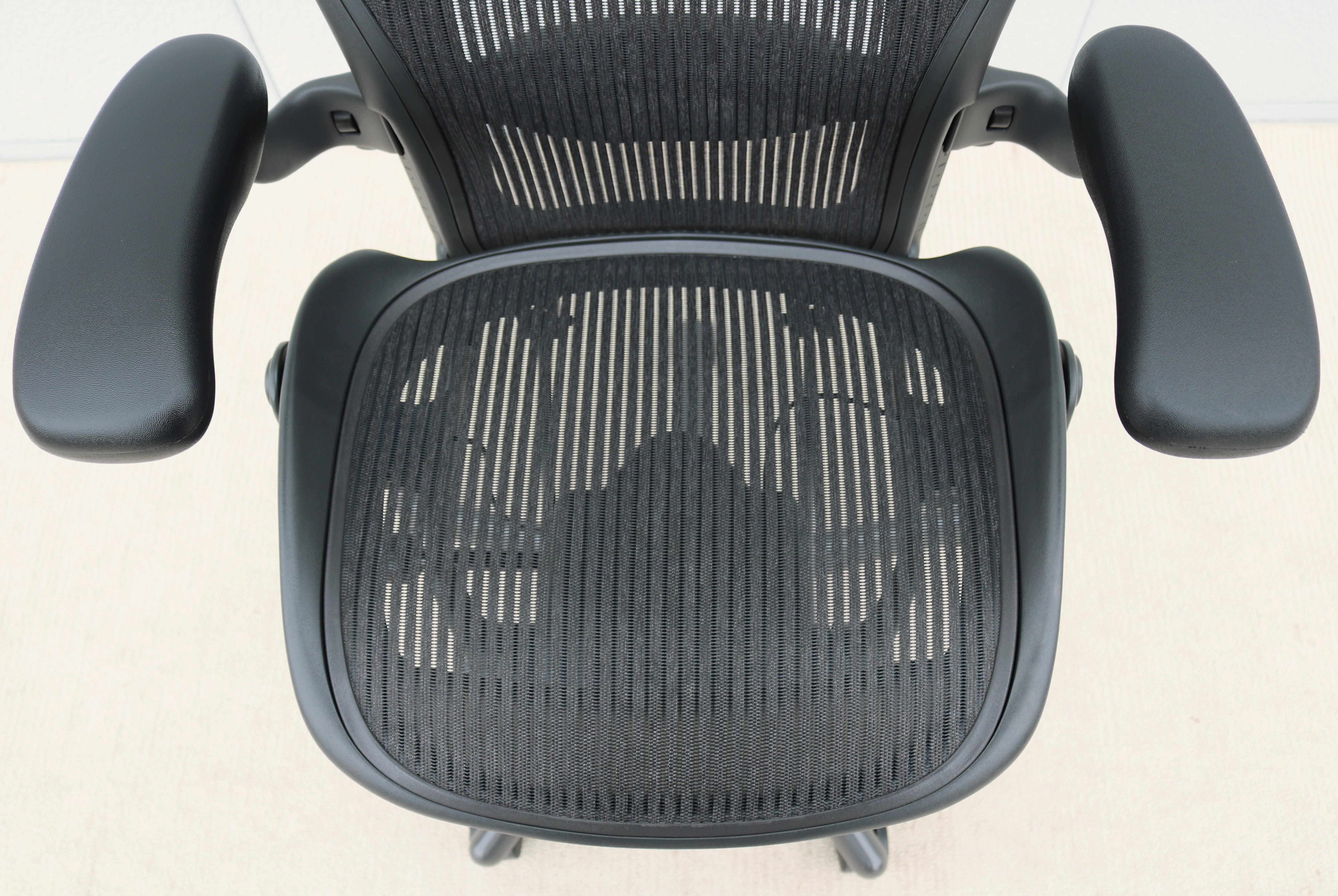 Sedia Herman Miller Aeron Taglia B, Carbon Mesh e Grafite, completamente regolabile, 2016 in vendita 8