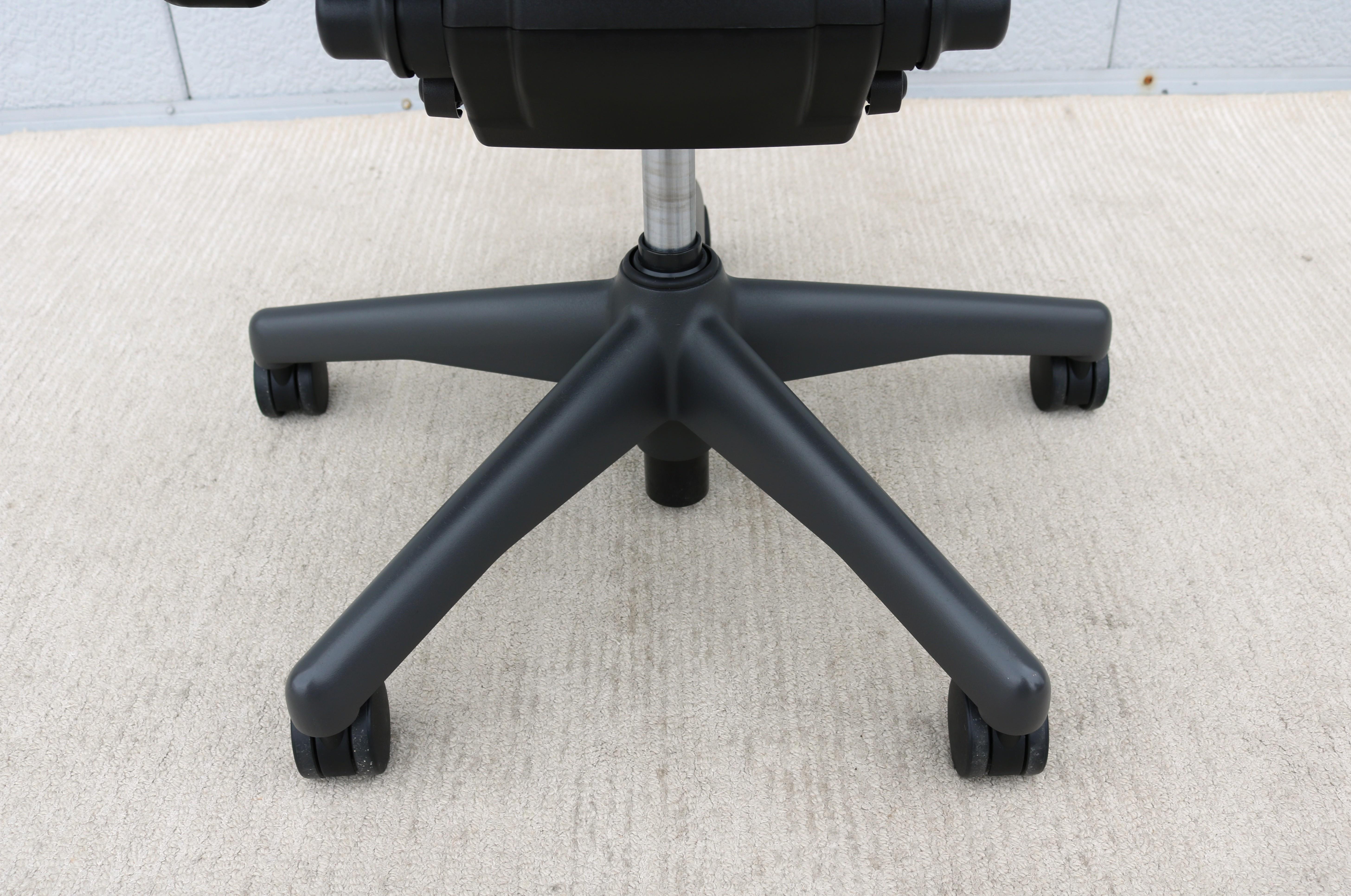 Sedia Herman Miller Aeron Taglia B, Carbon Mesh e Grafite, completamente regolabile, 2016 in vendita 10
