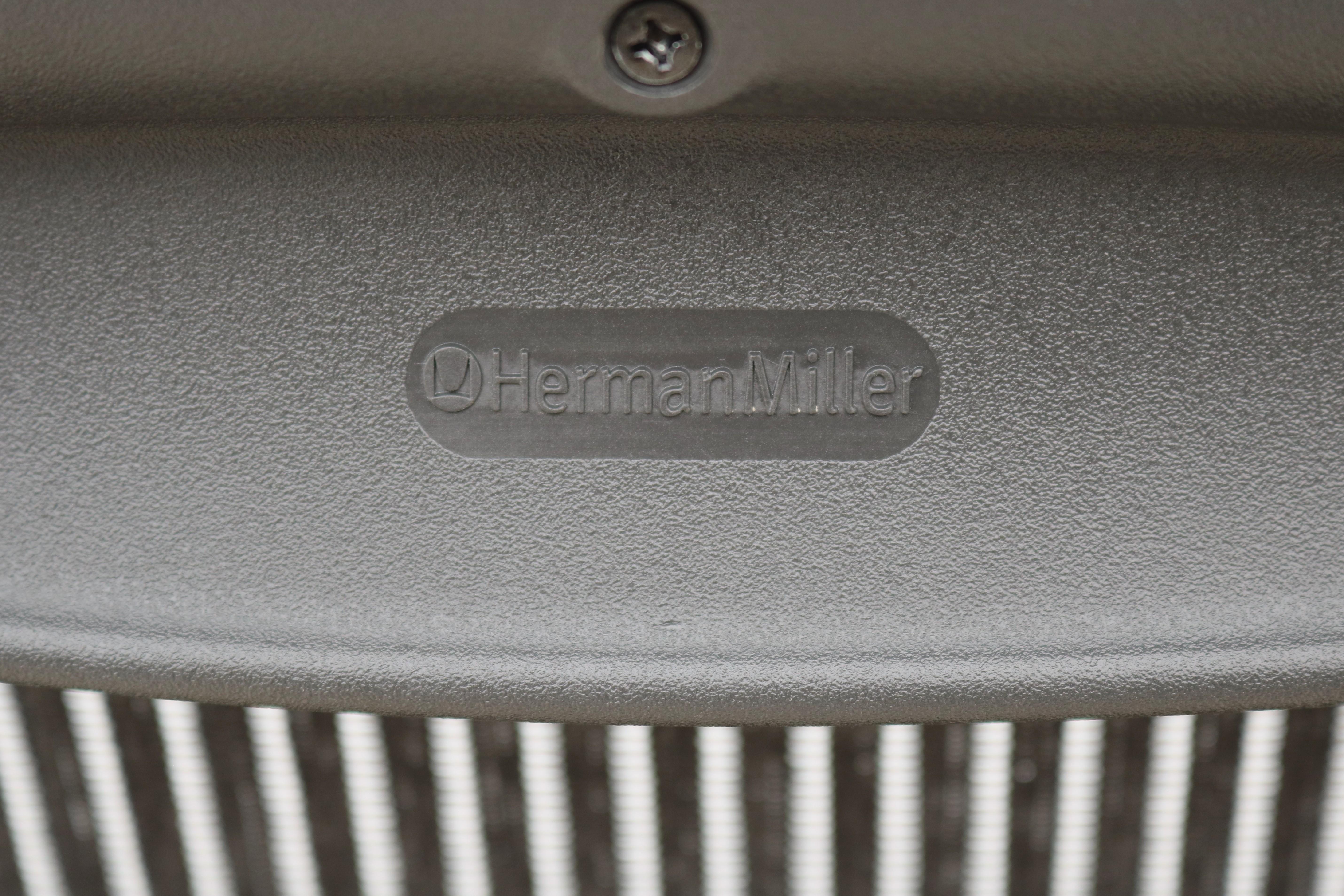 Sedia Herman Miller Aeron Taglia B, Carbon Mesh e Grafite, completamente regolabile, 2016 in vendita 12