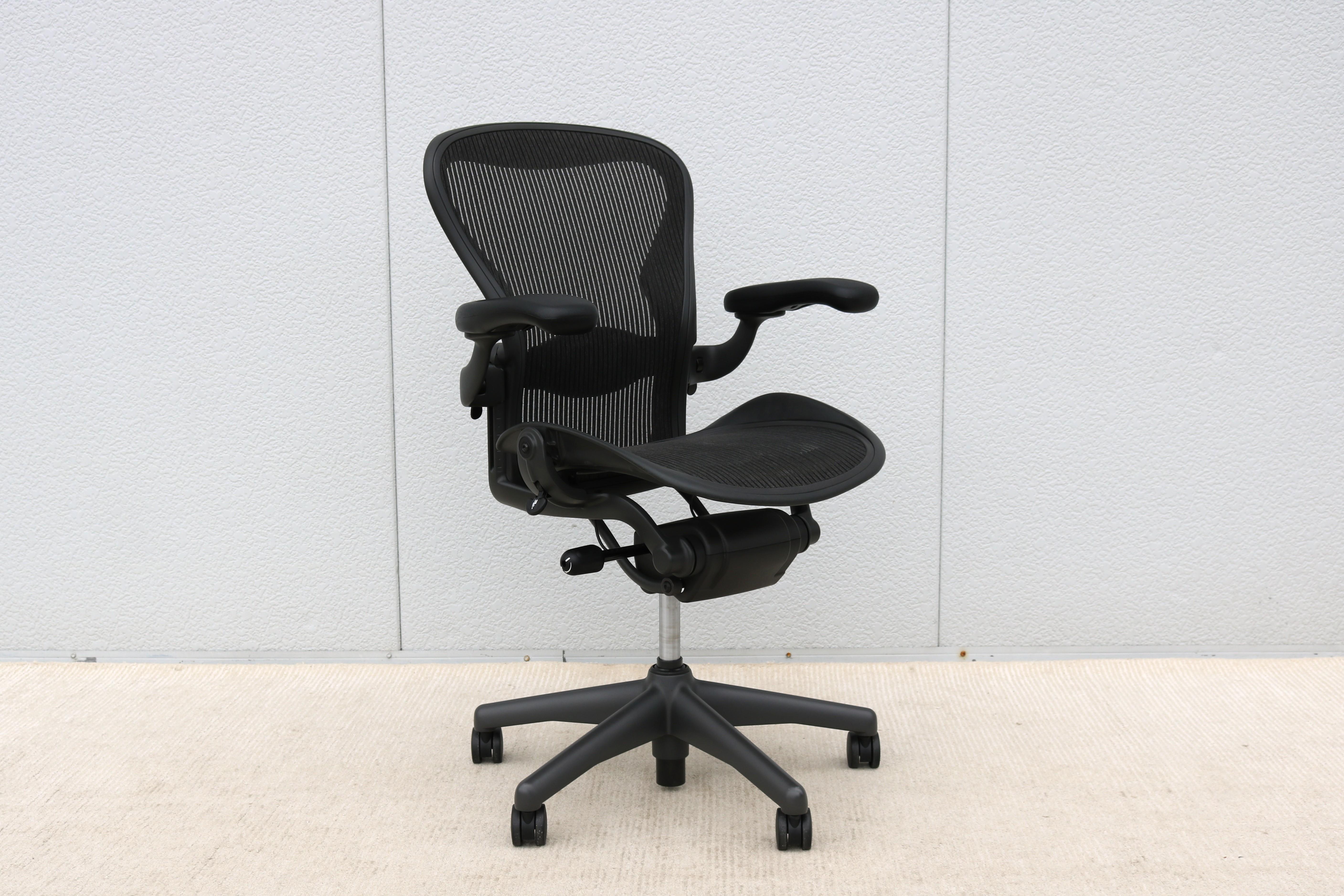 Sedia Herman Miller Aeron Taglia B, Carbon Mesh e Grafite, completamente regolabile, 2016 in vendita 2