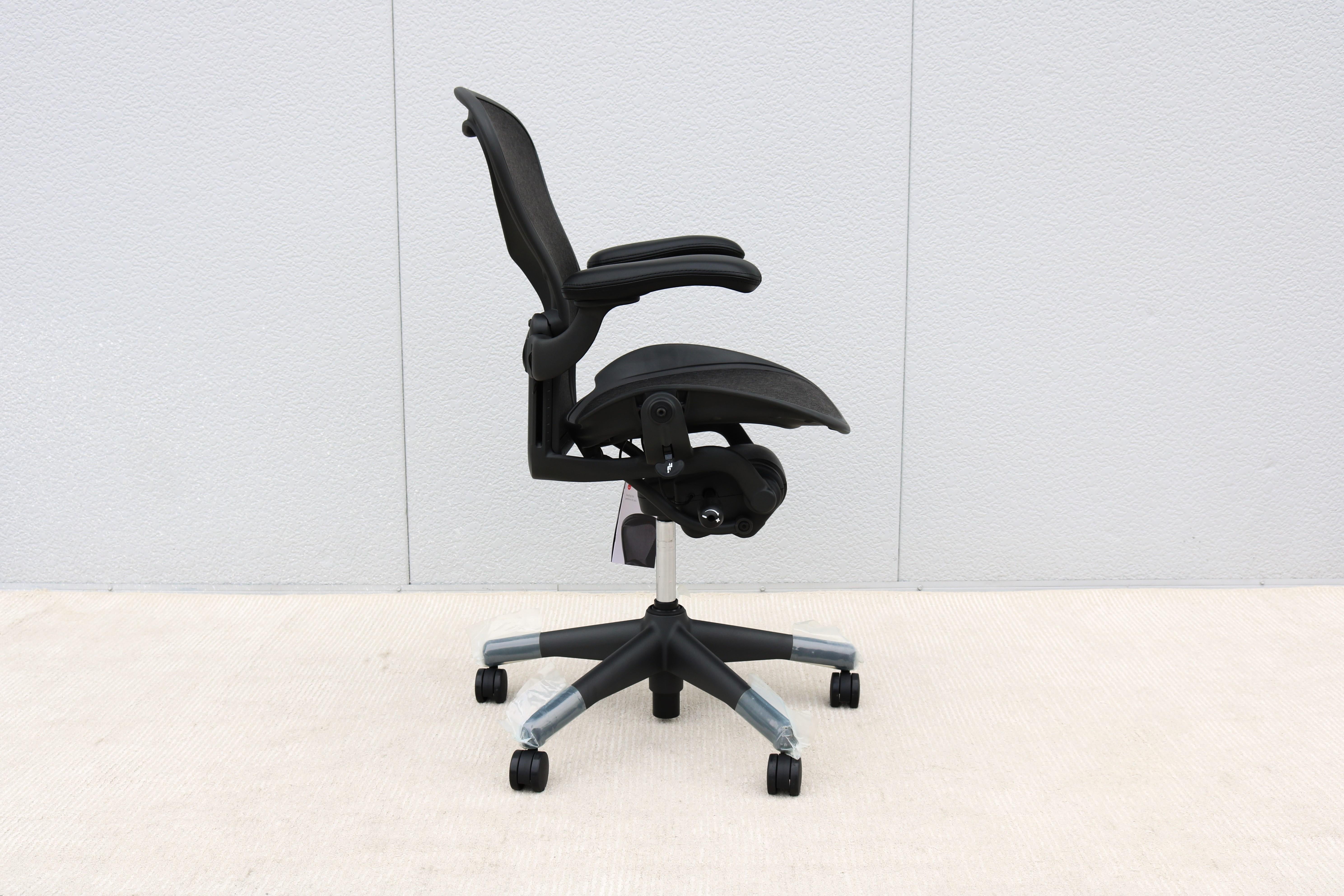 Metal Herman Miller Aeron Chair Size B Fully Adjustable Brand New, Carbon Mesh Fabric For Sale