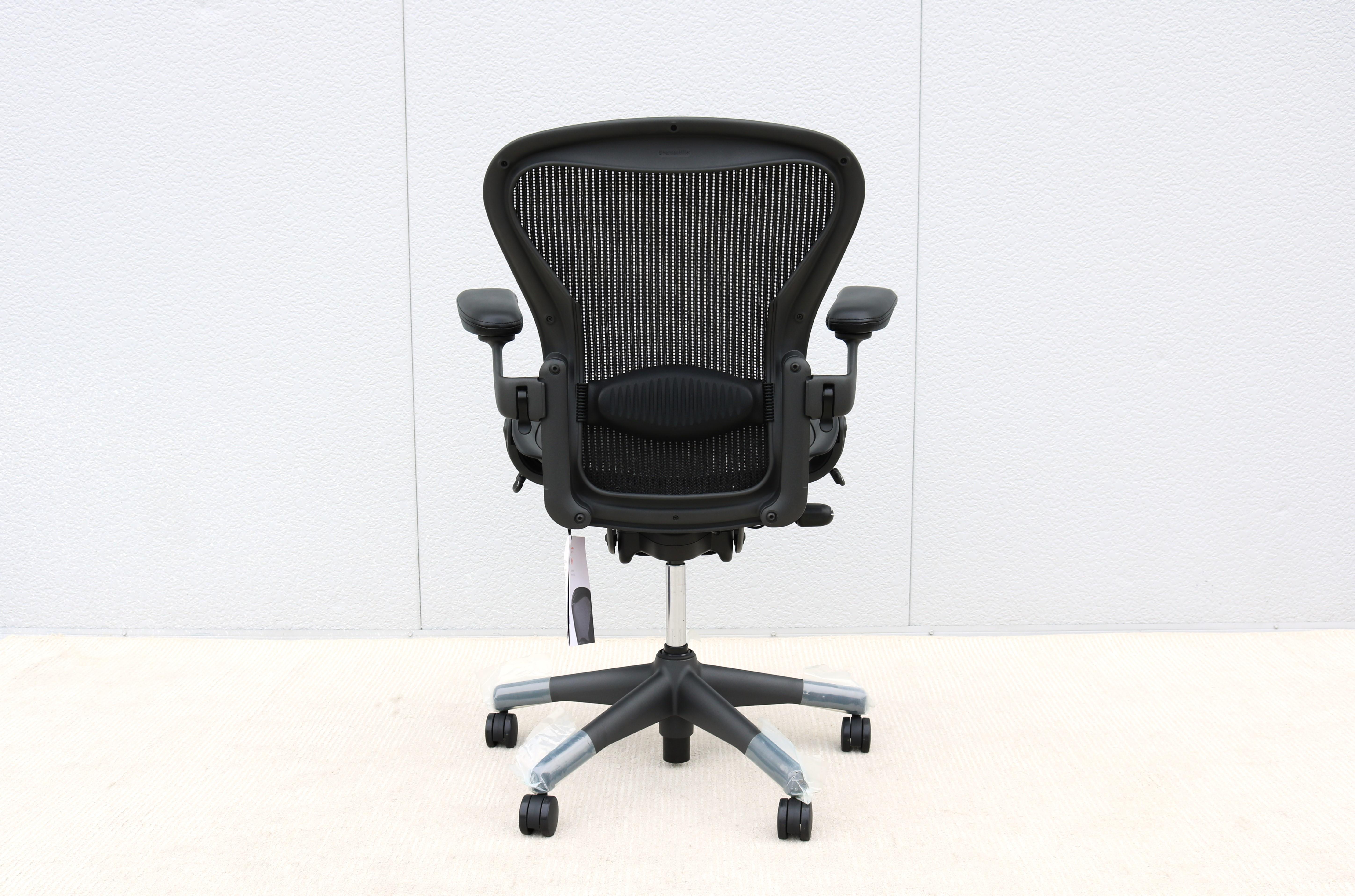Herman Miller Aeron-Stuhl Größe B, vollständig verstellbar, brandneu, Kohlenstoffgewebe-Stoff im Angebot 2