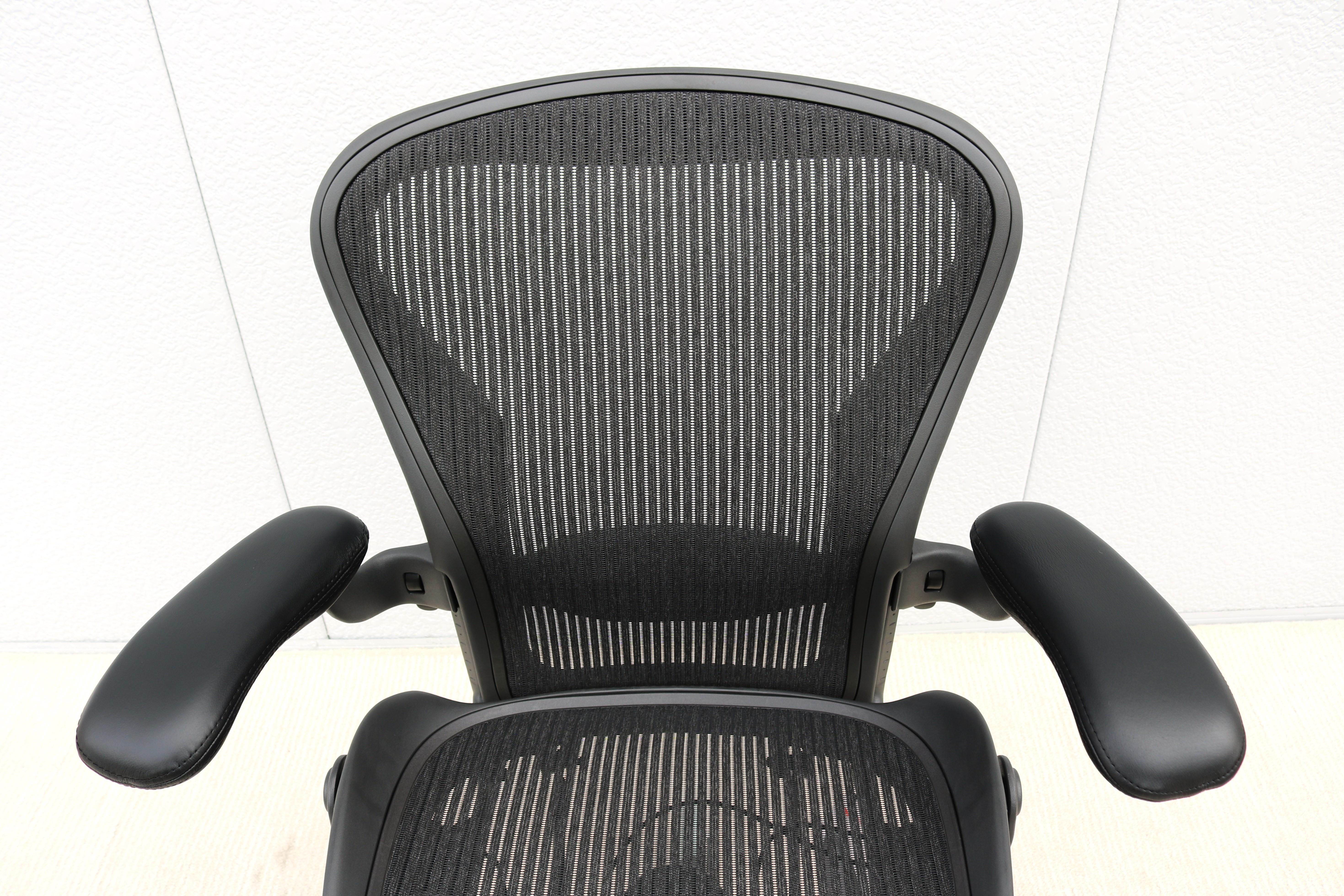 Herman Miller Aeron-Stuhl Größe B, vollständig verstellbar, brandneu, Kohlenstoffgewebe-Stoff im Angebot 5