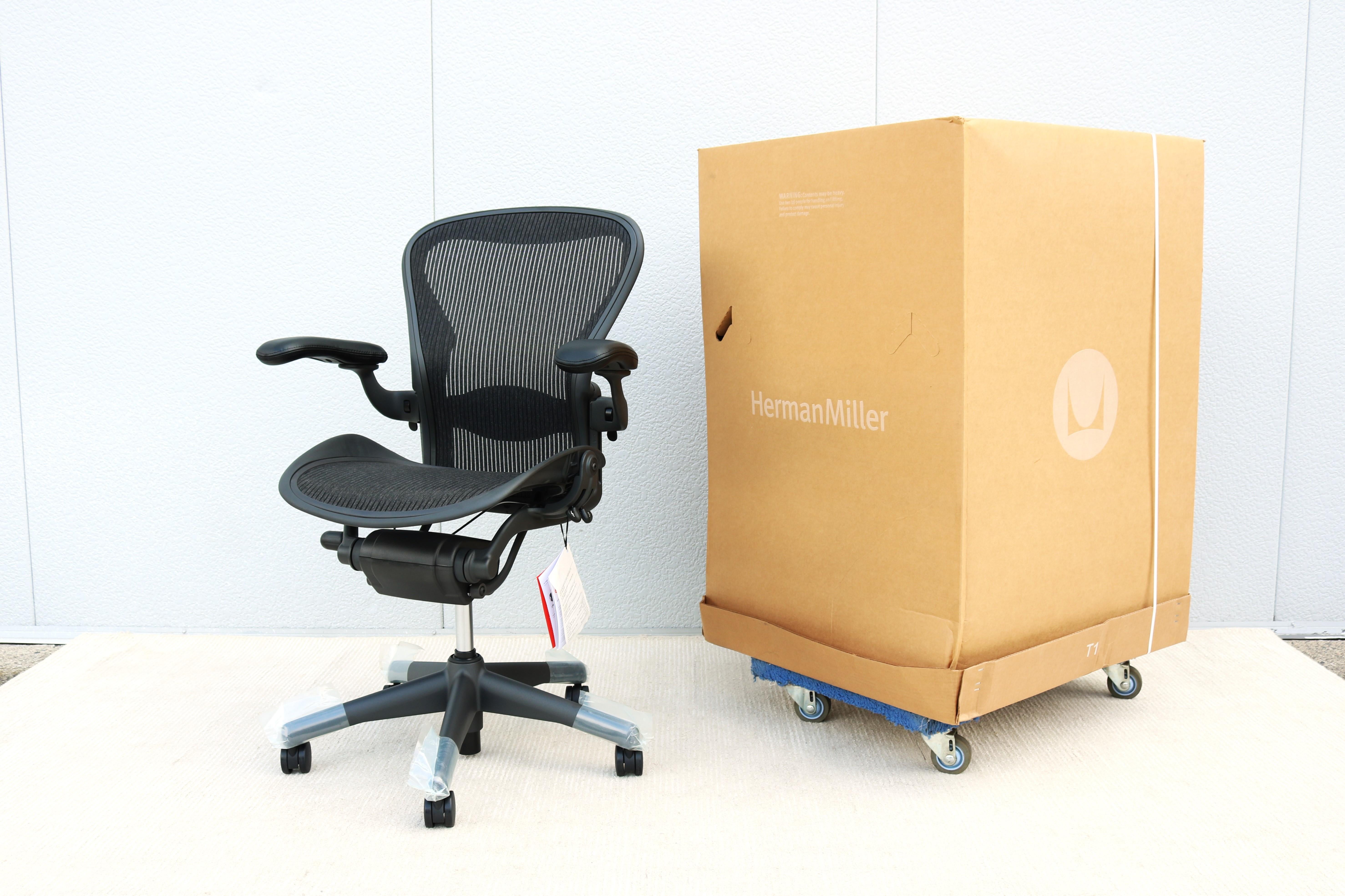 Herman Miller Aeron-Stuhl Größe B, vollständig verstellbar, brandneu, Kohlenstoffgewebe-Stoff im Angebot 10
