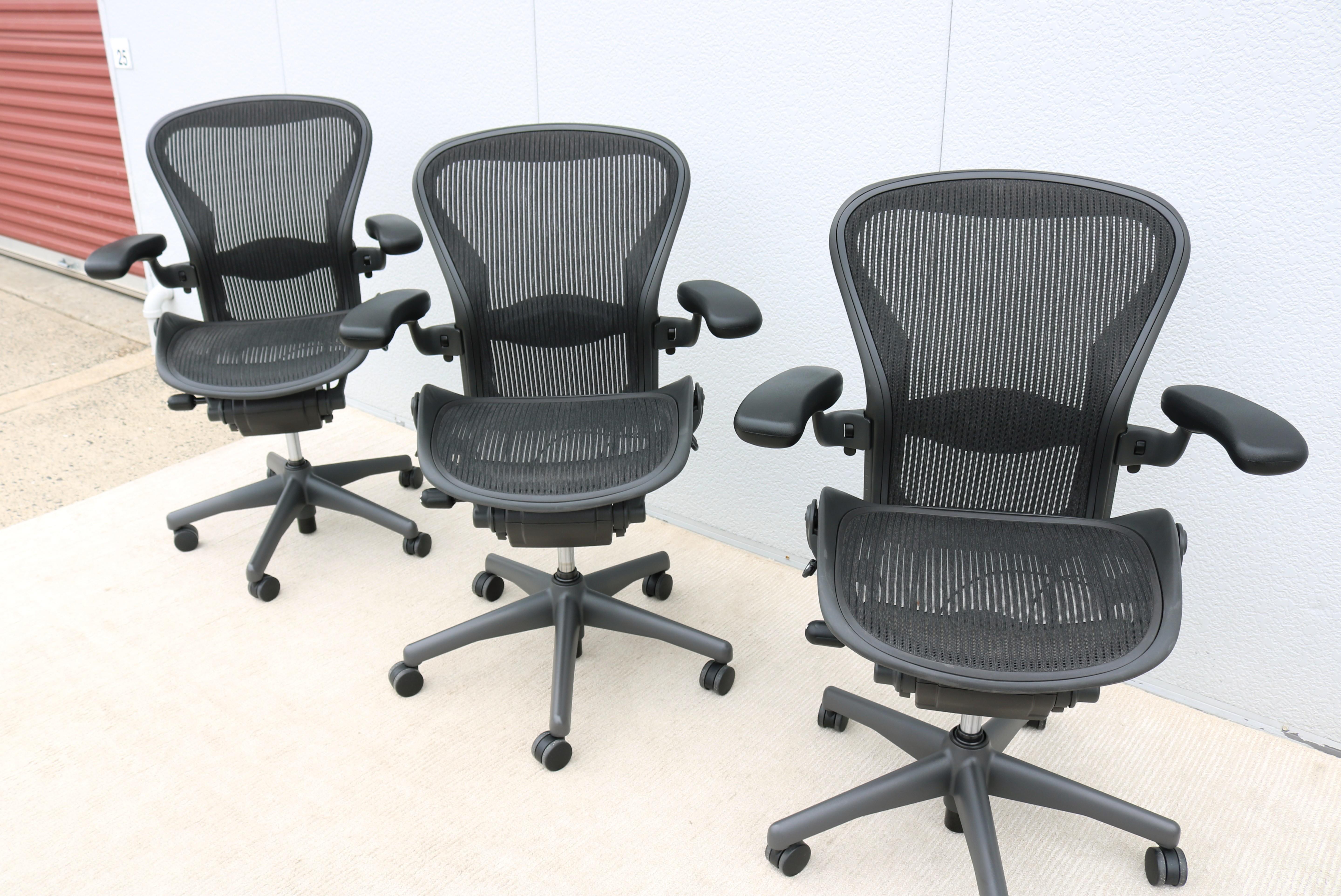 Sedia Herman Miller A. B. completamente regolabile, con rete in carbonio e telaio in grafite in vendita 8