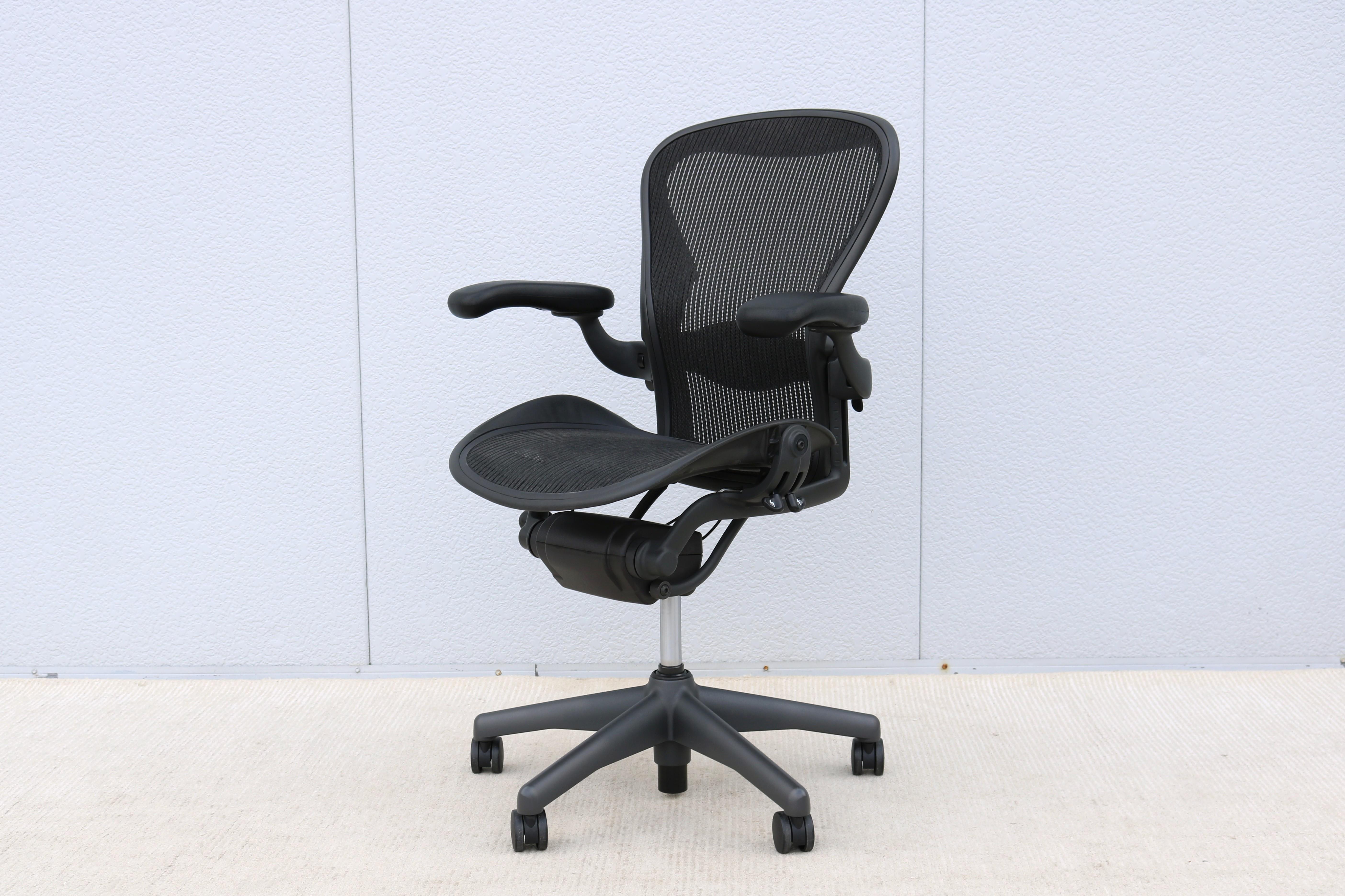 Sedia Herman Miller A. B. completamente regolabile, con rete in carbonio e telaio in grafite in vendita 1