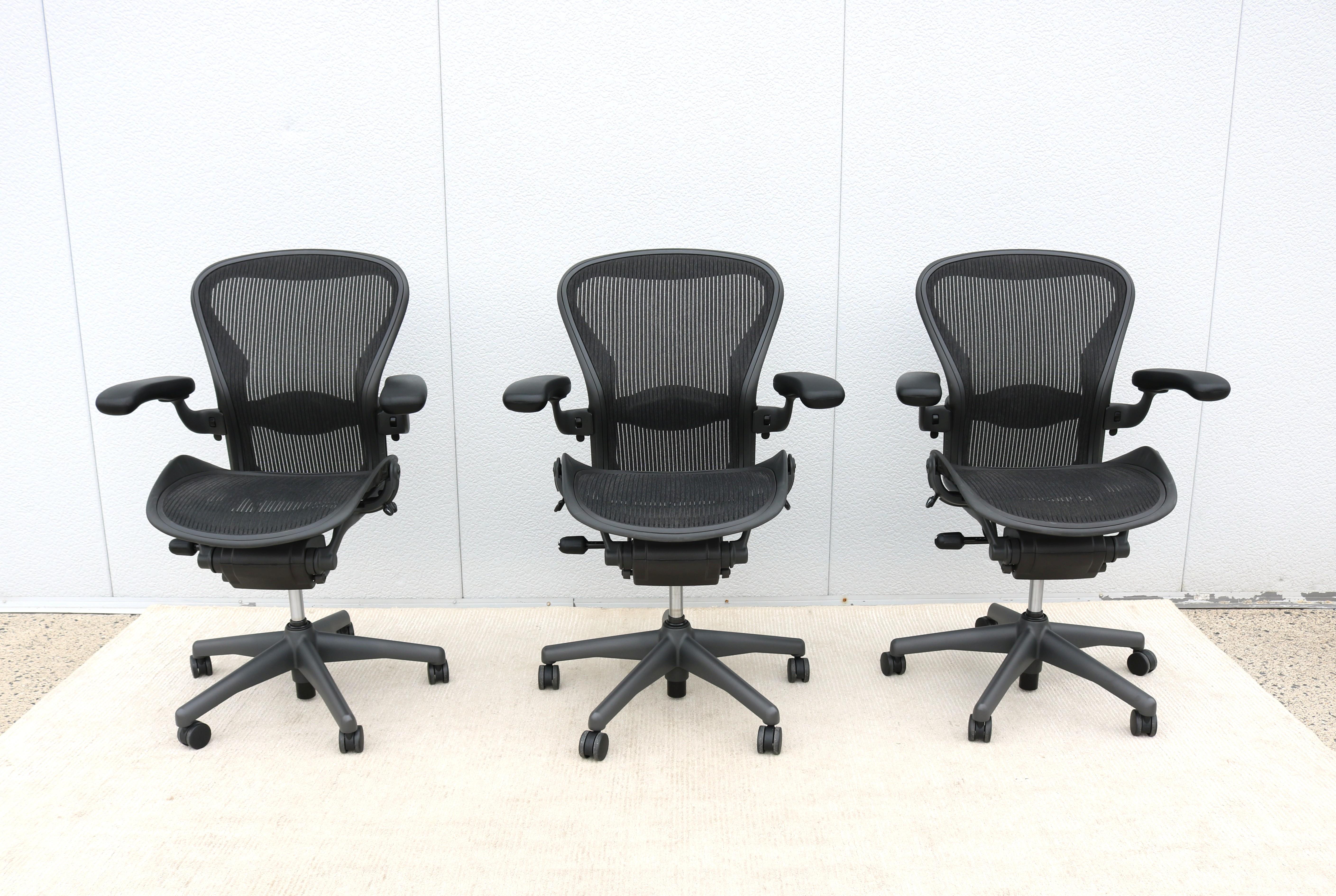 Sedia Herman Miller A. B. completamente regolabile, con rete in carbonio e telaio in grafite in vendita 2