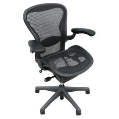 Herman Miller Aeron-Stuhl Größe B, vollständig verstellbar, Kohlenstoffgeflecht- und Graphitrahmen