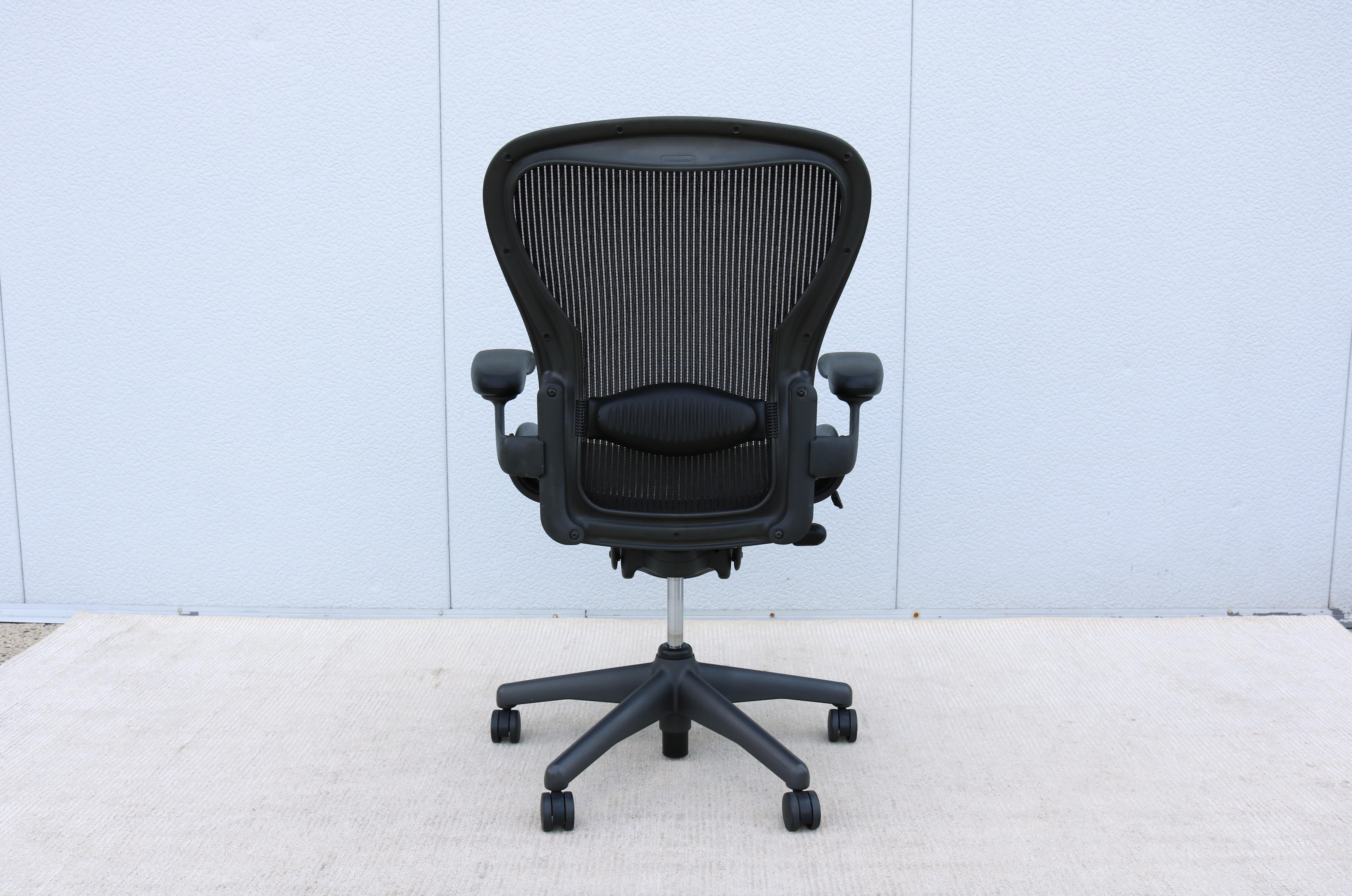 Herman Miller Aeron-Stuhl Größe C, Kohlenstoffgeflecht- und Graphitrahmen, grundlegende Anpassung 5