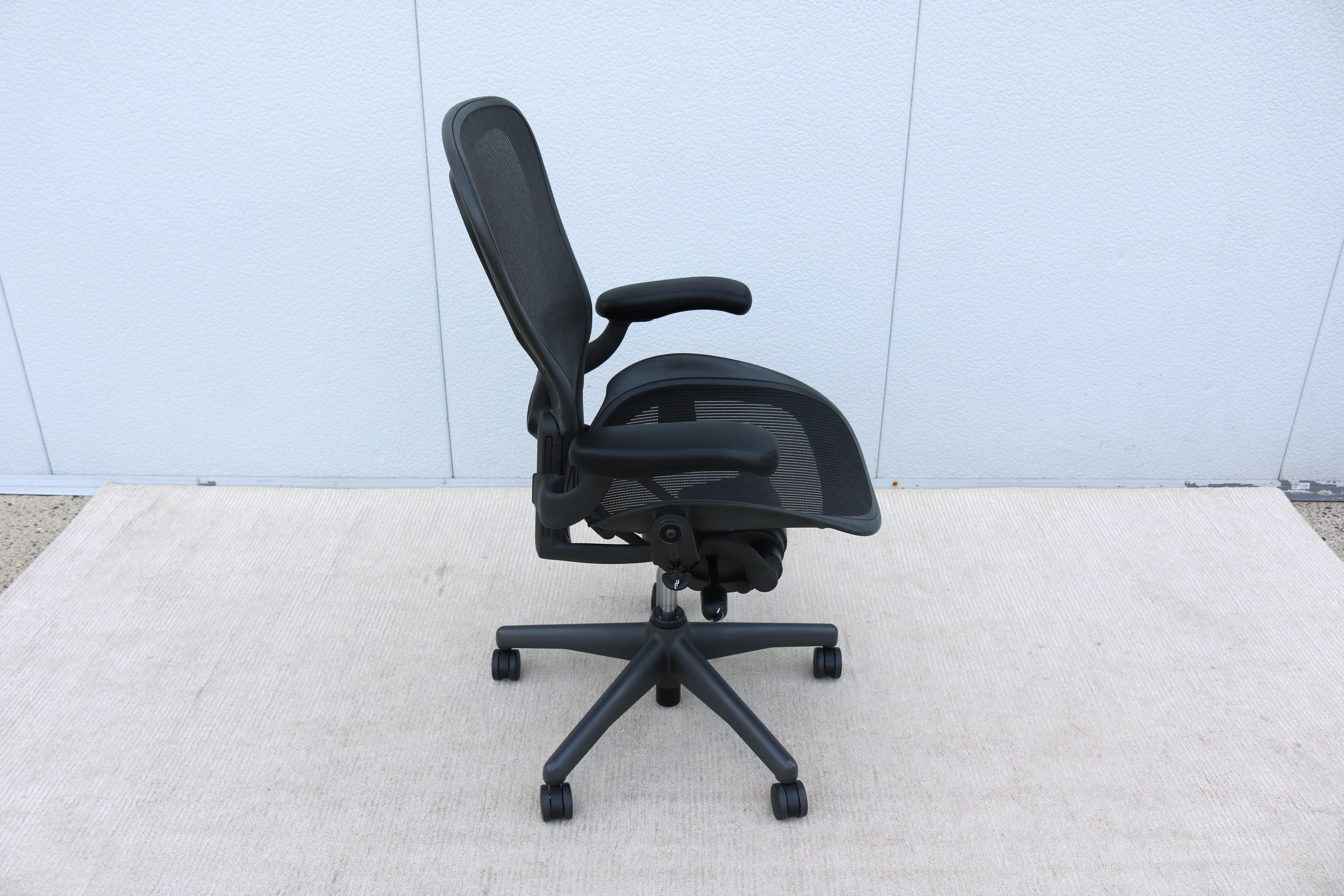 Herman Miller Aeron-Stuhl Größe C, Kohlenstoffgeflecht- und Graphitrahmen, grundlegende Anpassung 6