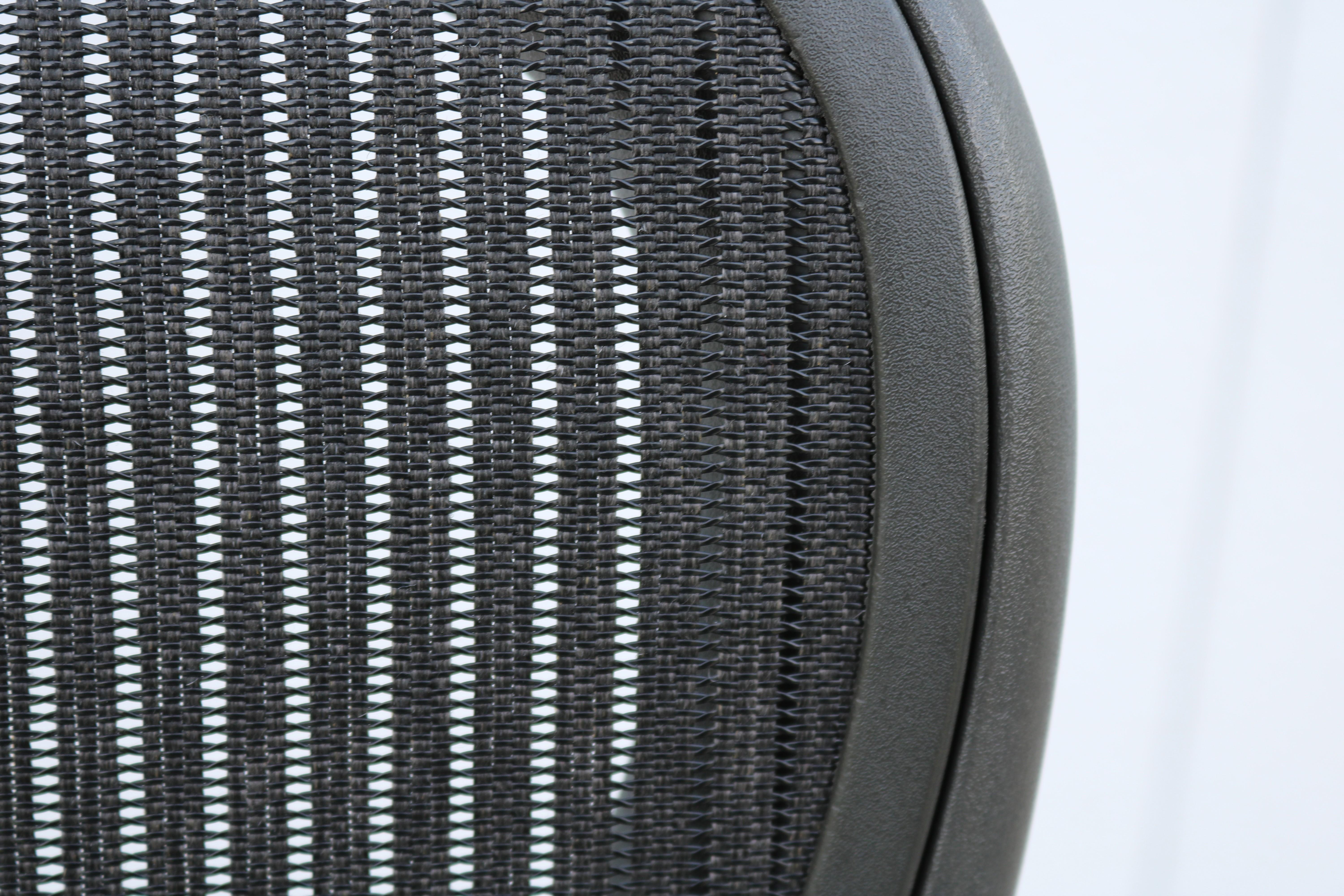 Herman Miller Aeron-Stuhl Größe C, Kohlenstoffgeflecht- und Graphitrahmen, grundlegende Anpassung 10