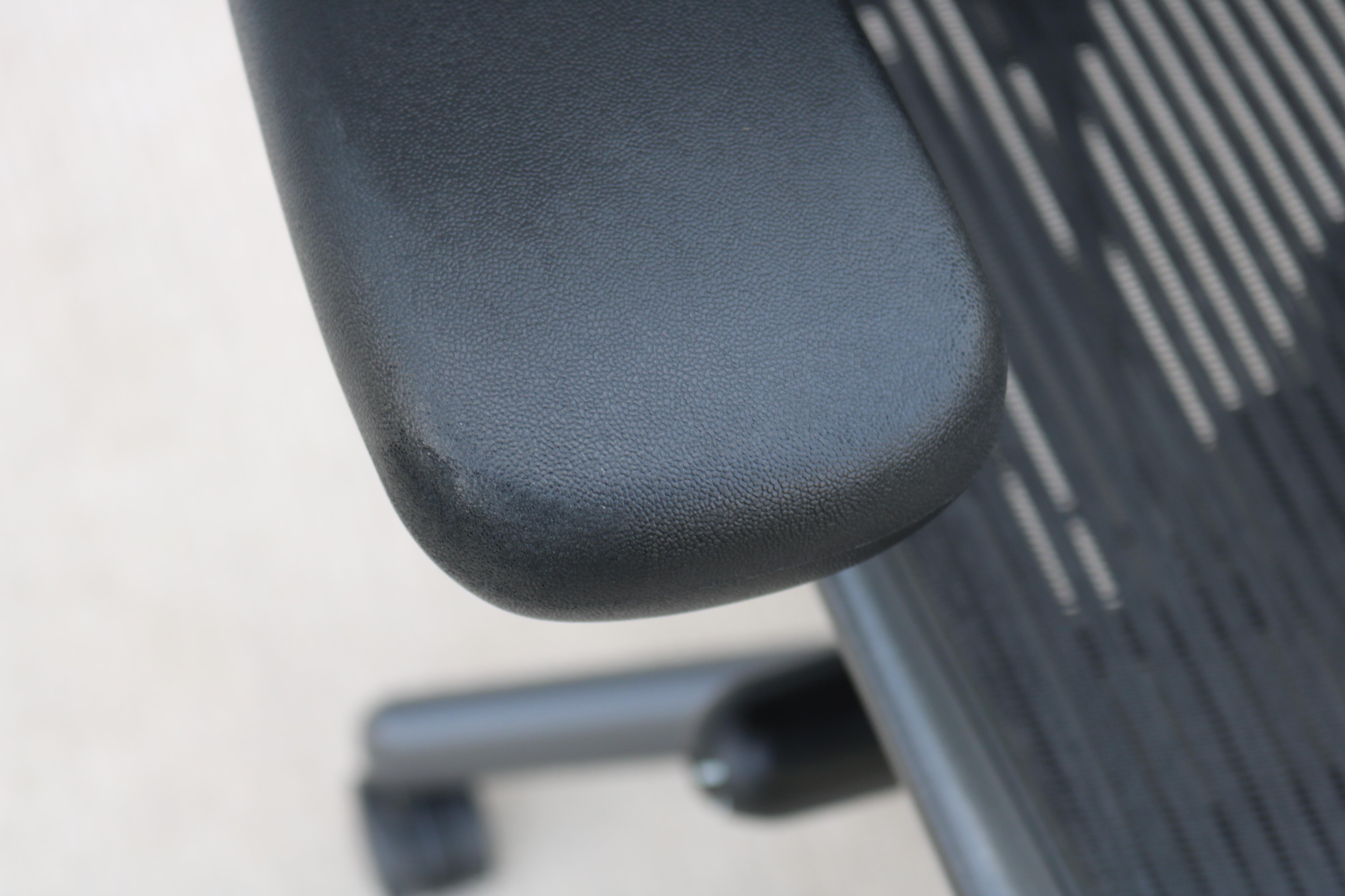 Herman Miller Aeron-Stuhl Größe C, Kohlenstoffgeflecht- und Graphitrahmen, grundlegende Anpassung 12