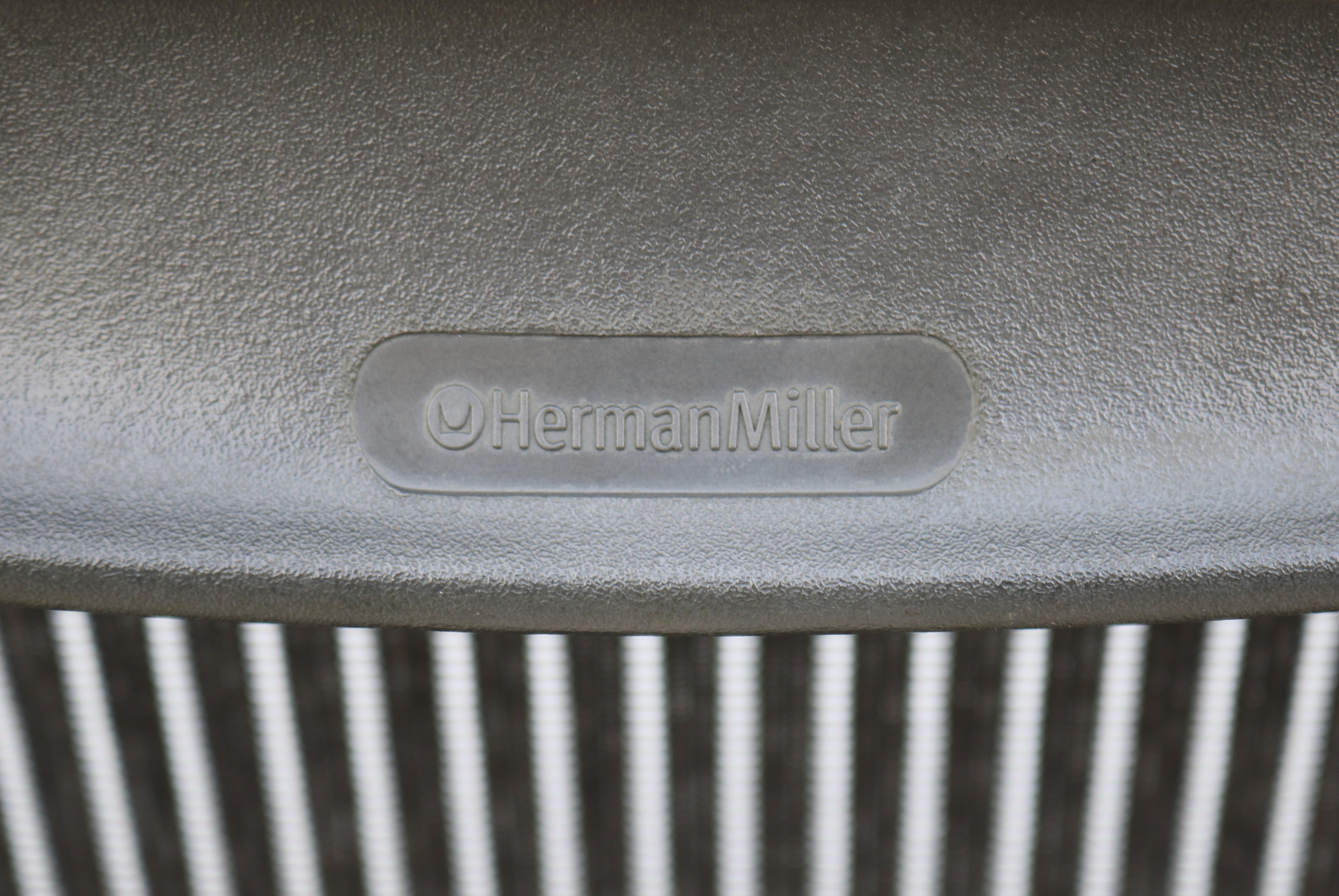 Herman Miller Aeron-Stuhl Größe C, Kohlenstoffgeflecht- und Graphitrahmen, grundlegende Anpassung 13