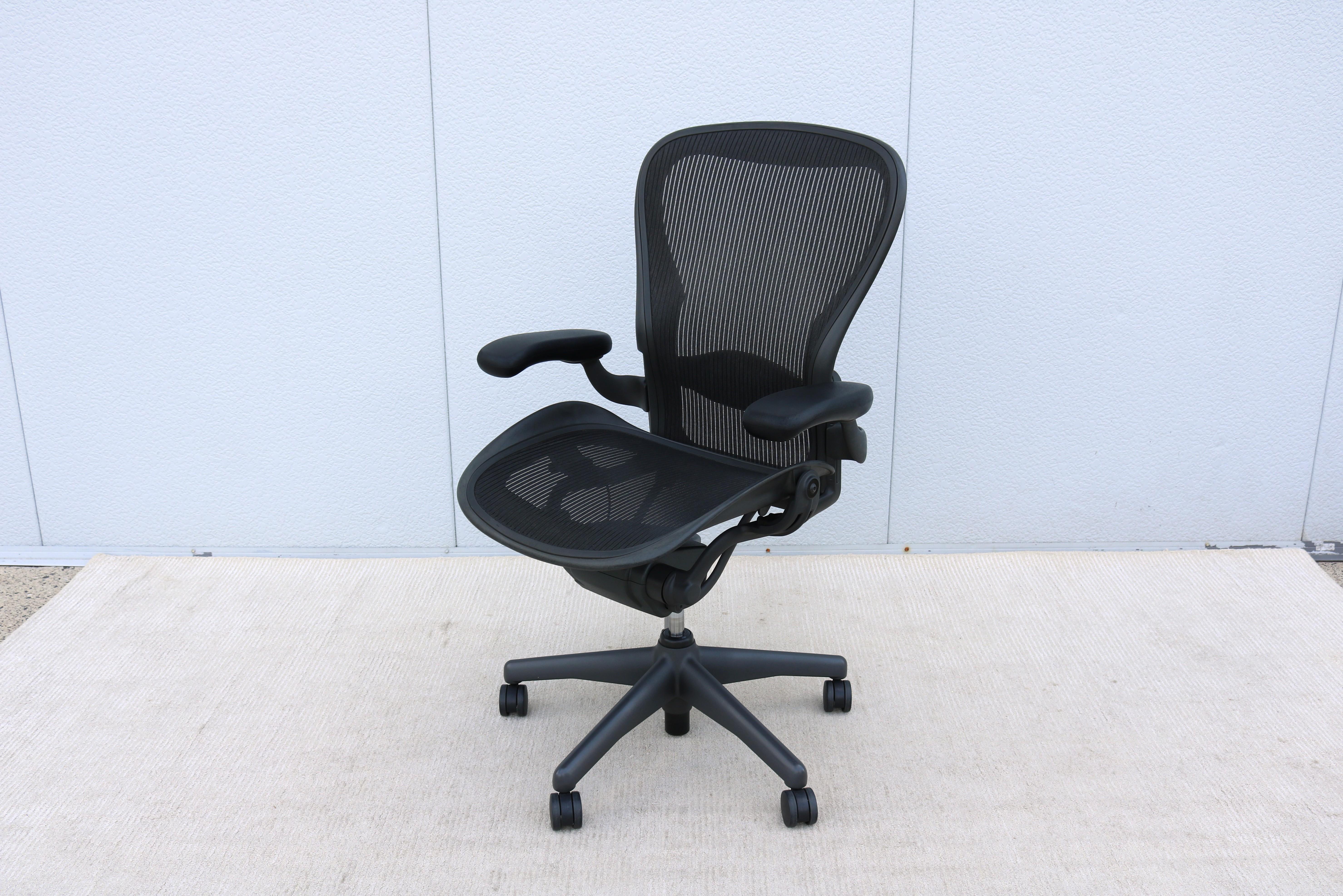 Herman Miller Aeron-Stuhl Größe C, Kohlenstoffgeflecht- und Graphitrahmen, grundlegende Anpassung 1