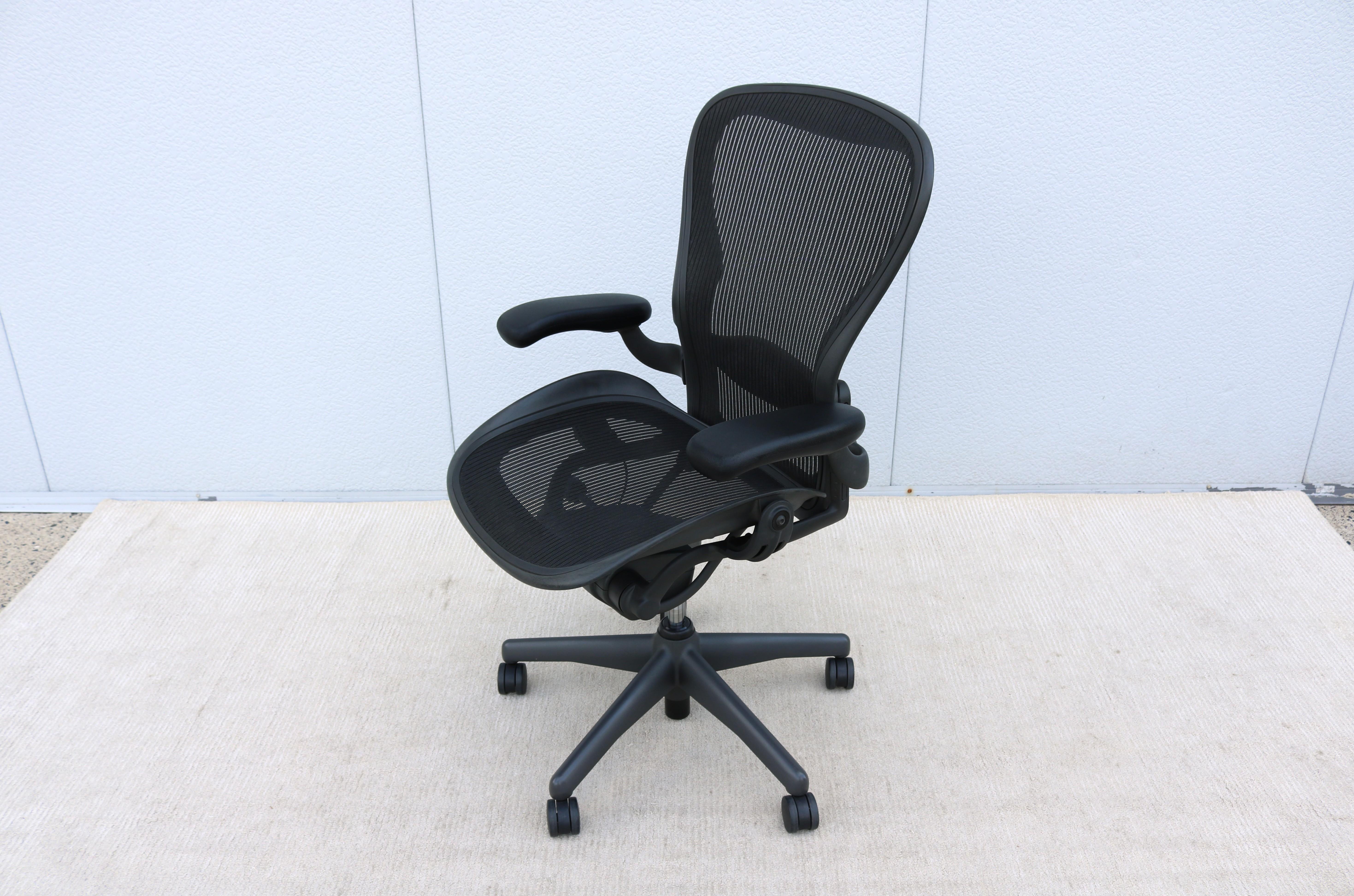 Herman Miller Aeron-Stuhl Größe C, Kohlenstoffgeflecht- und Graphitrahmen, grundlegende Anpassung 2
