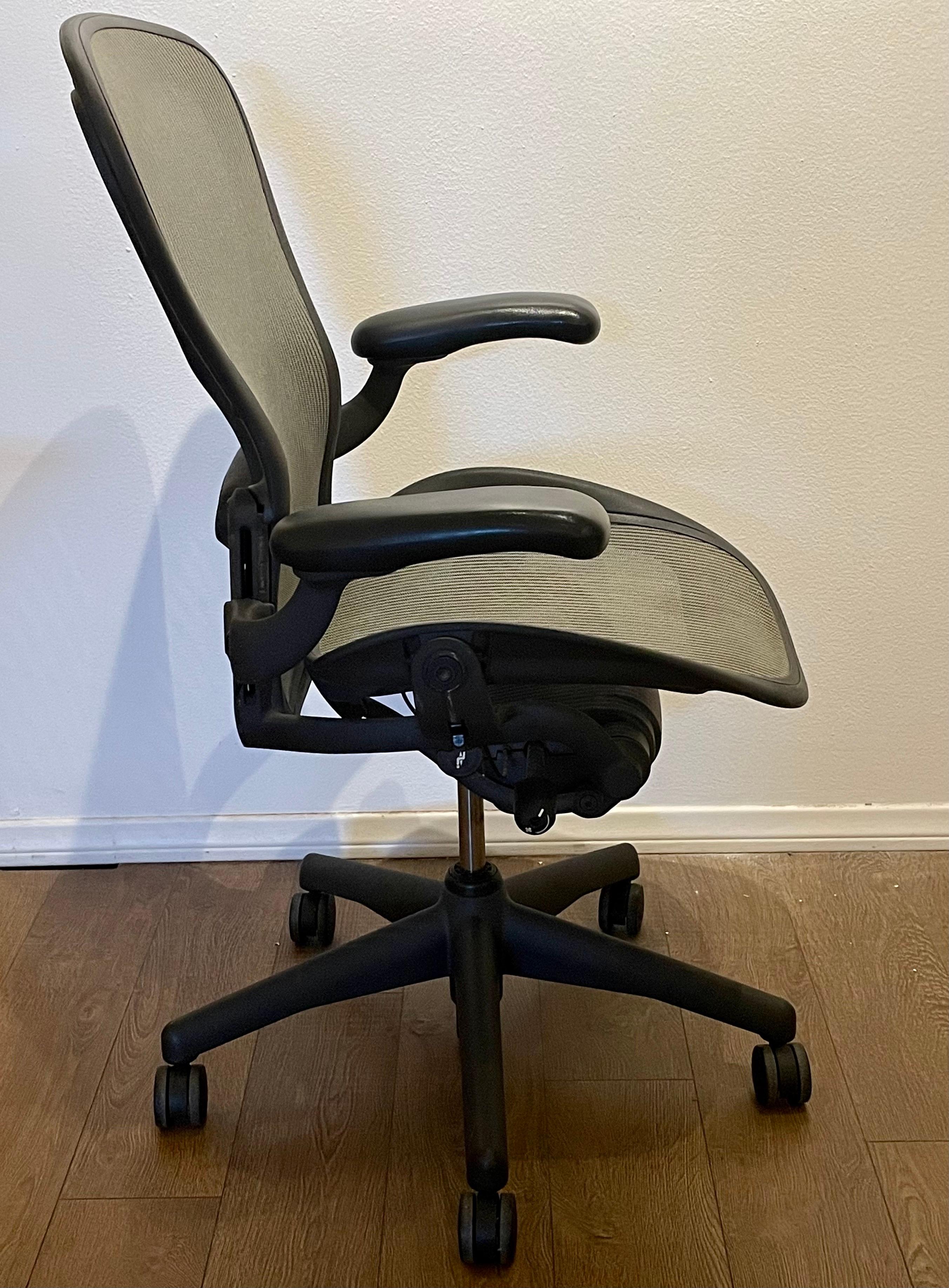 American Herman Miller Aeron Desk Chair Adjustable Arms & Lumbar Support