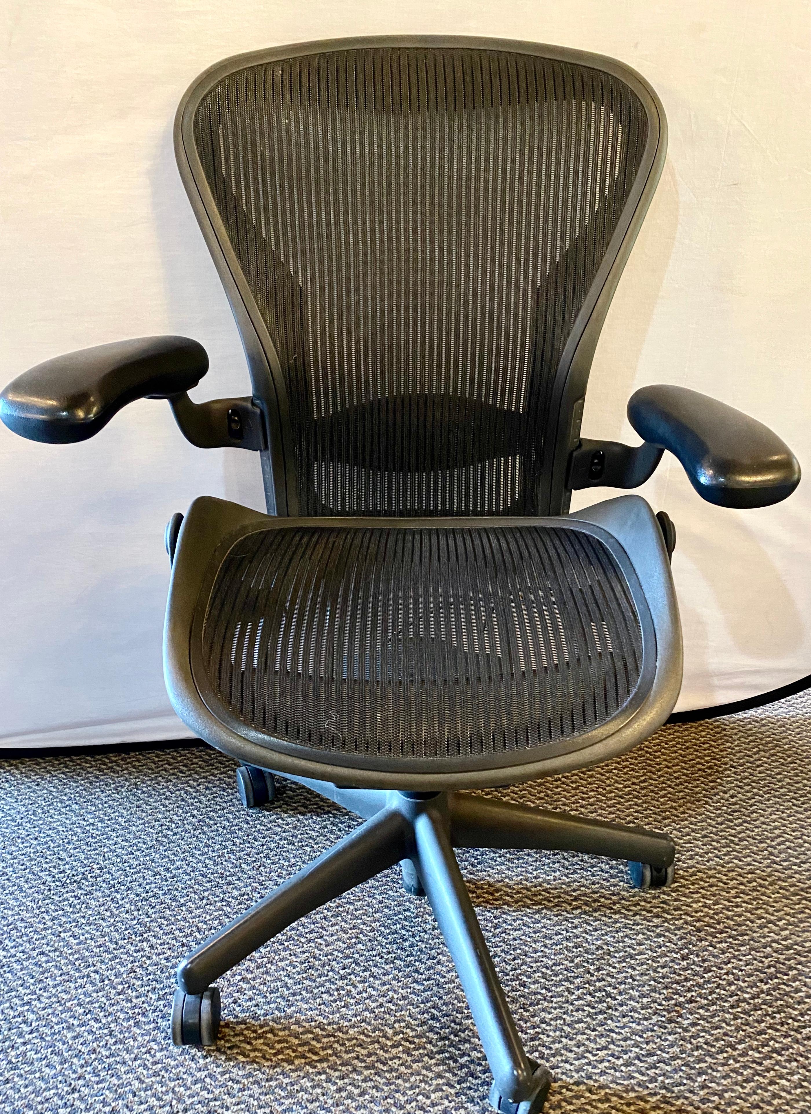 Herman Miller 'Aeron' office chair in graphite medium size.
Adjustable seat height ranges from 16 to 20.5 inches.