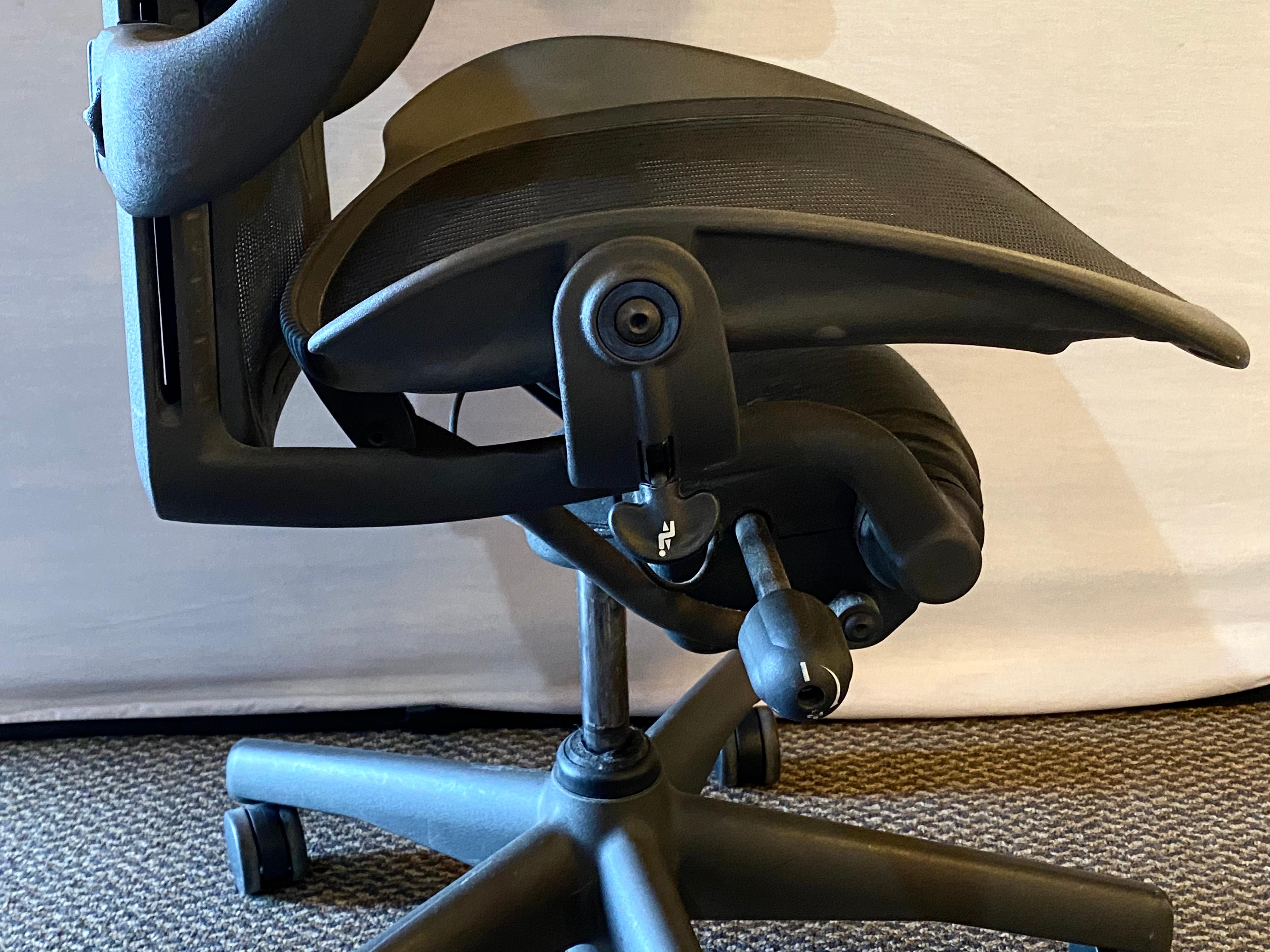 American Herman Miller 'Aeron' Office / Desk Chair in Graphite Medium Size
