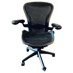 Herman Miller 'Aeron' Büro-/Schreibtischstuhl in Graphit Medium Größe