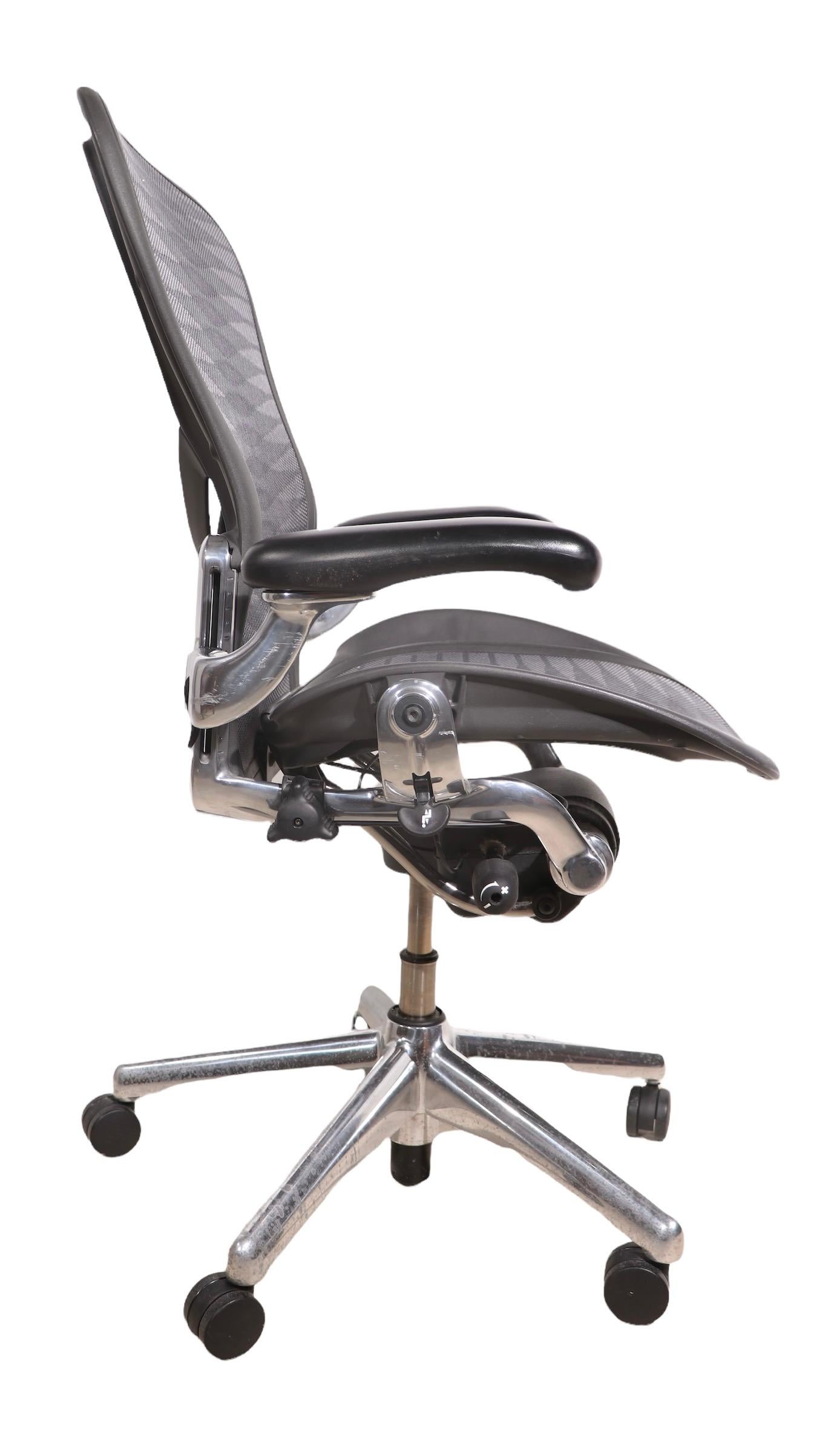 Herman Miller Aeron Swivel Desk Office Chair 4