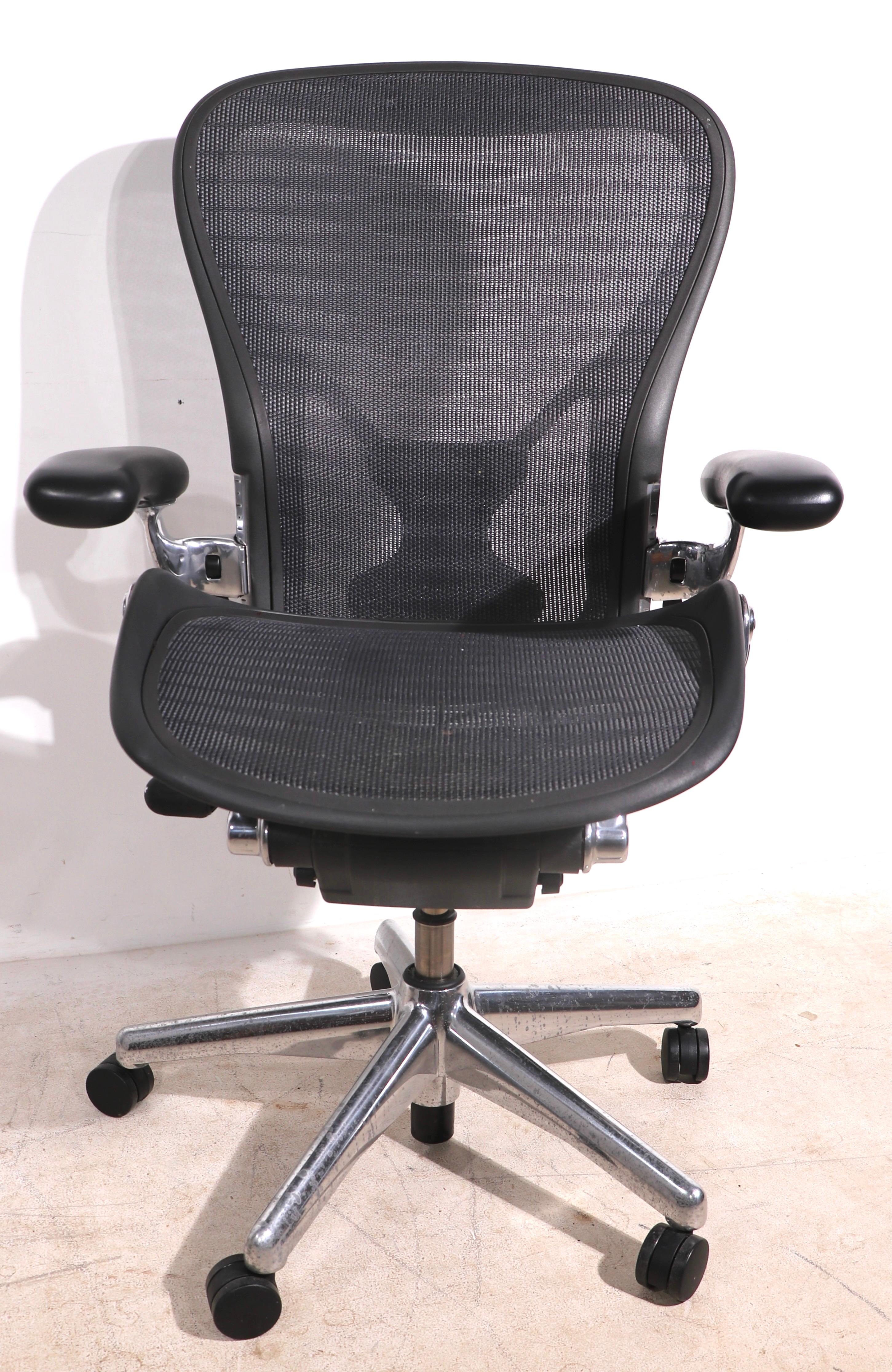 Post-Modern Herman Miller Aeron Swivel Desk Office Chair