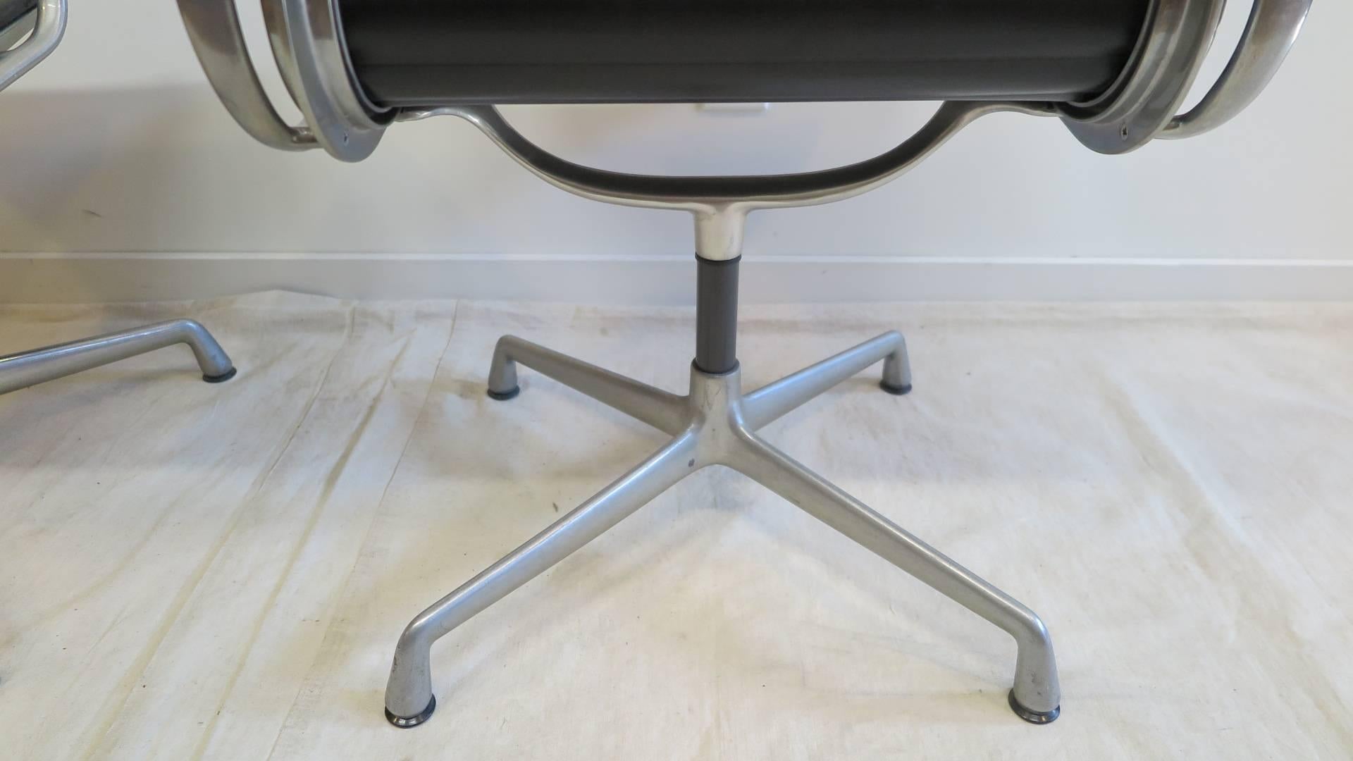 Late 20th Century Herman Miller Aluminum Group Management Chairs