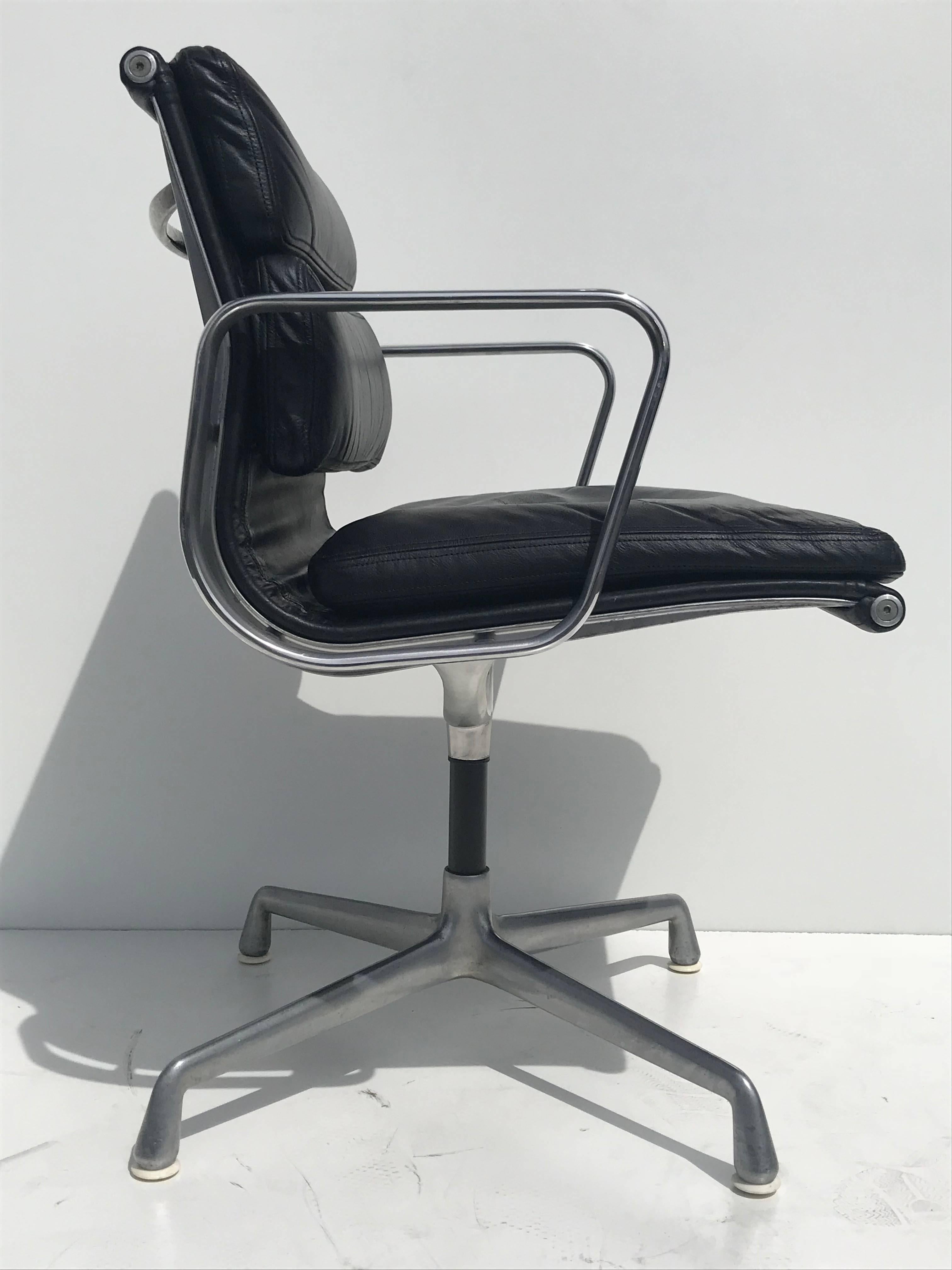 Mid-Century Modern Herman Miller Black Leather Swivelling Soft Pad Chair