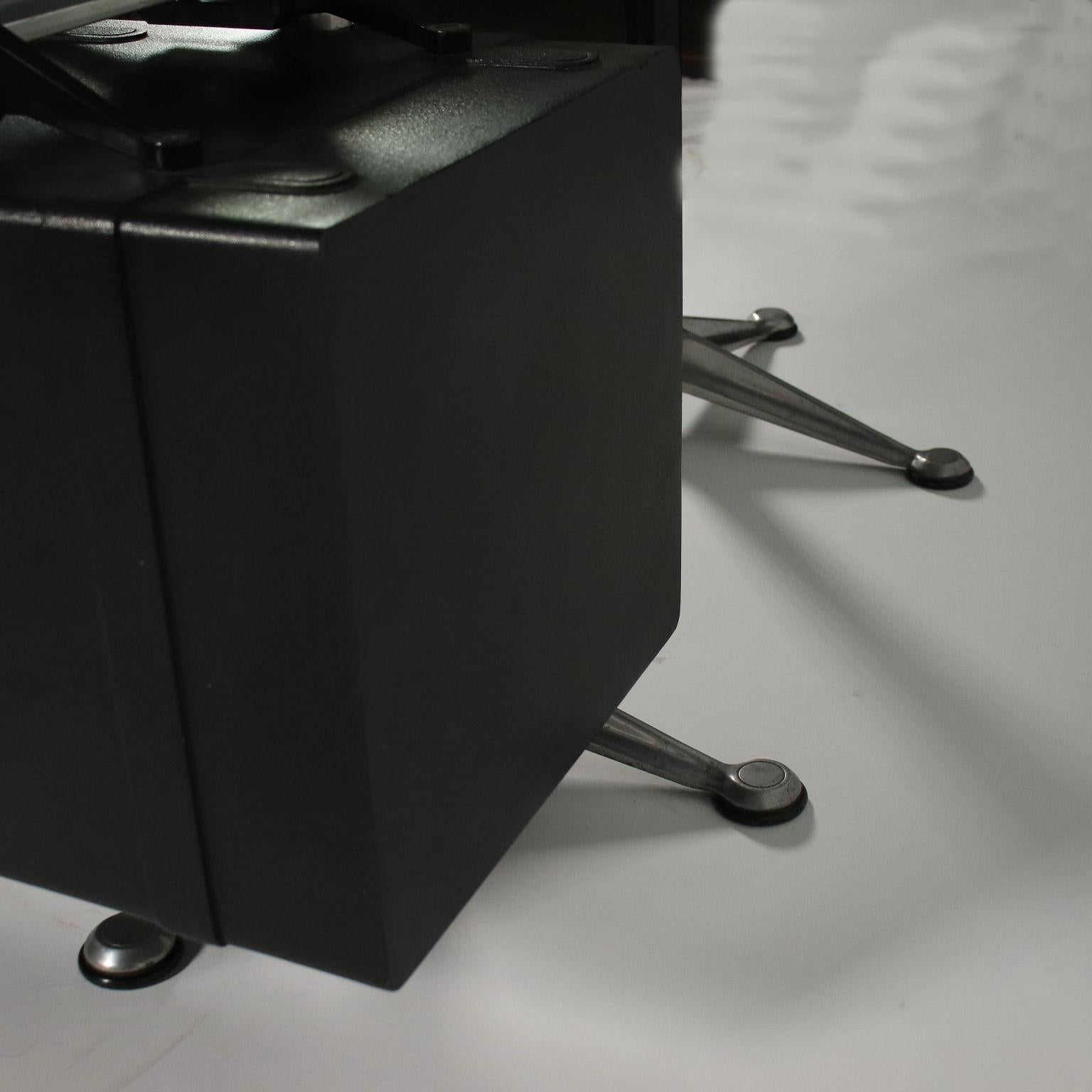 Herman Miller Bruce Burdick Desk Aluminium Metal Glass, 1970s-1980s 8