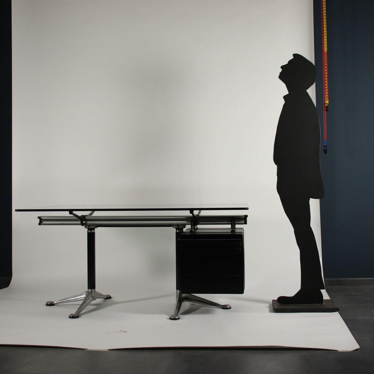 Desk with drawers column, metal and aluminium structure, glass top.