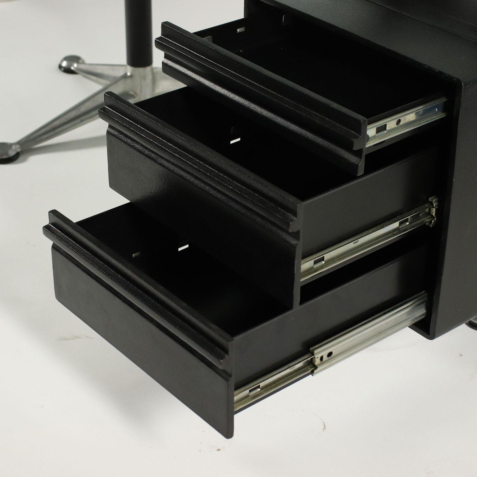 Herman Miller Bruce Burdick Desk Aluminium Metal Glass, 1970s-1980s In Good Condition In Milano, IT