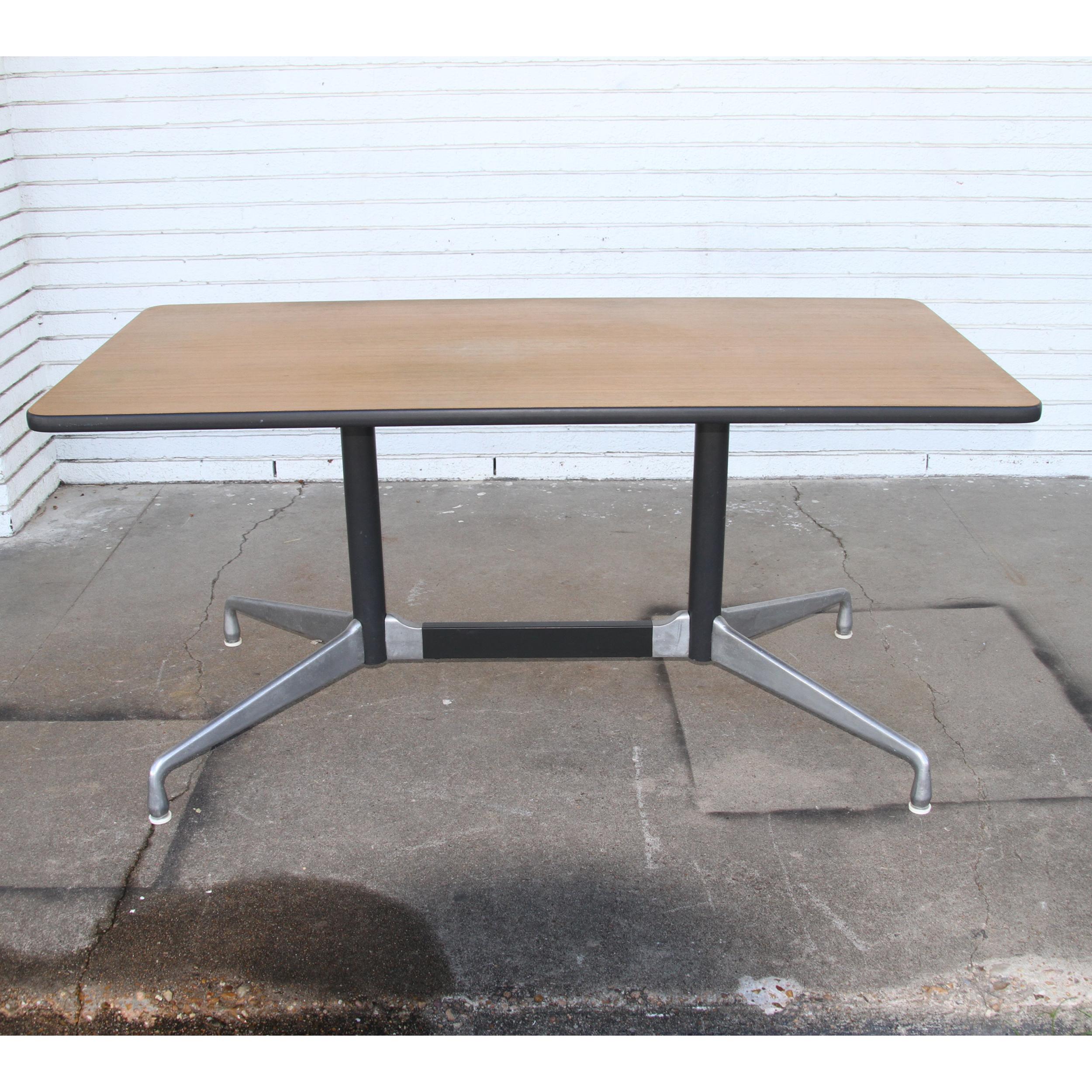 Mid-Century Modern Table de conférence/de salle à manger Herman Miller en vente