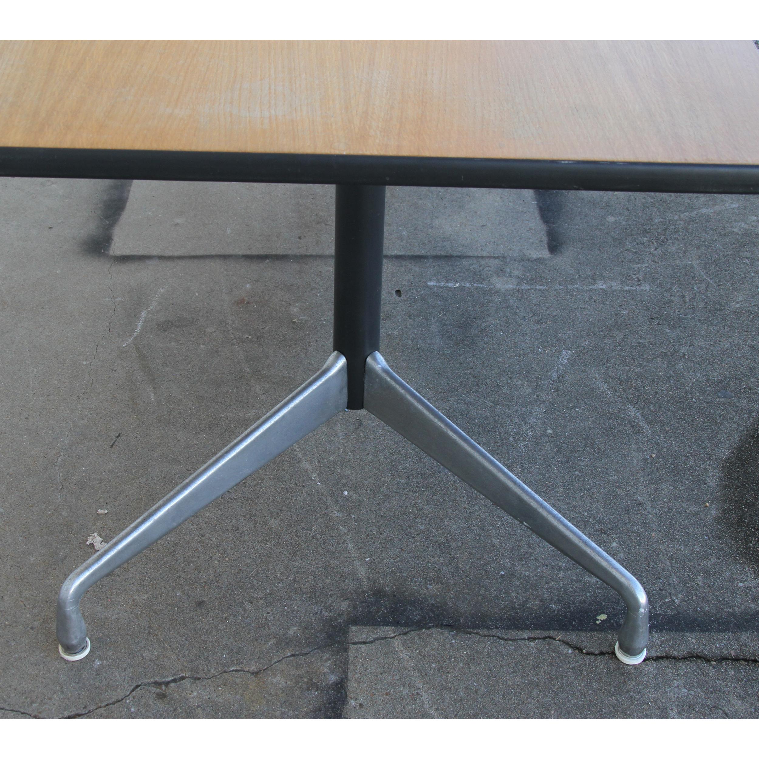 Table de conférence/de salle à manger Herman Miller Bon état - En vente à Pasadena, TX
