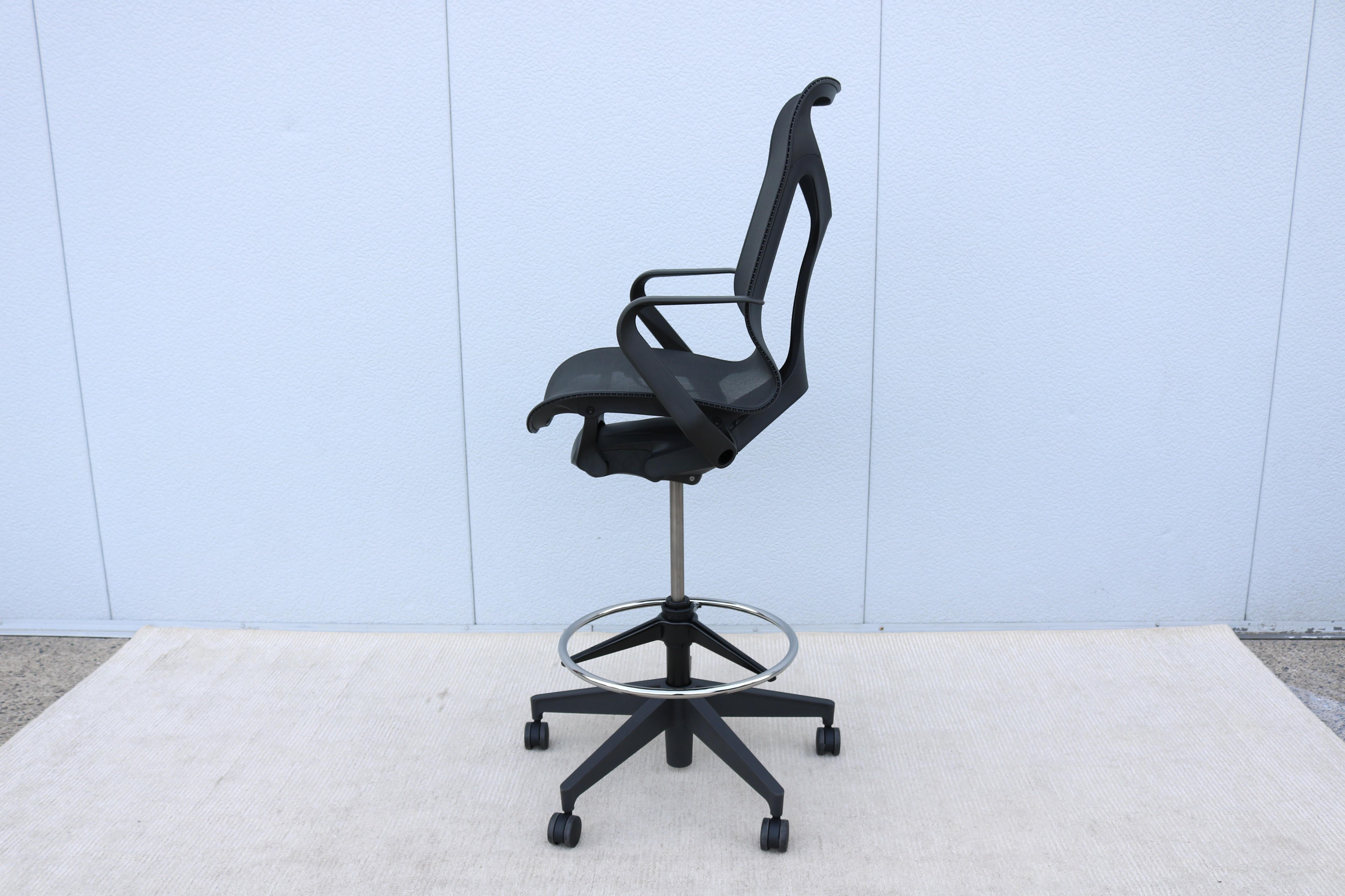 Herman Miller Cosm Verstellbarer ergonomischer Hocker mit mittlerer Rückenlehne, ausgezeichneter Zustand im Angebot 3
