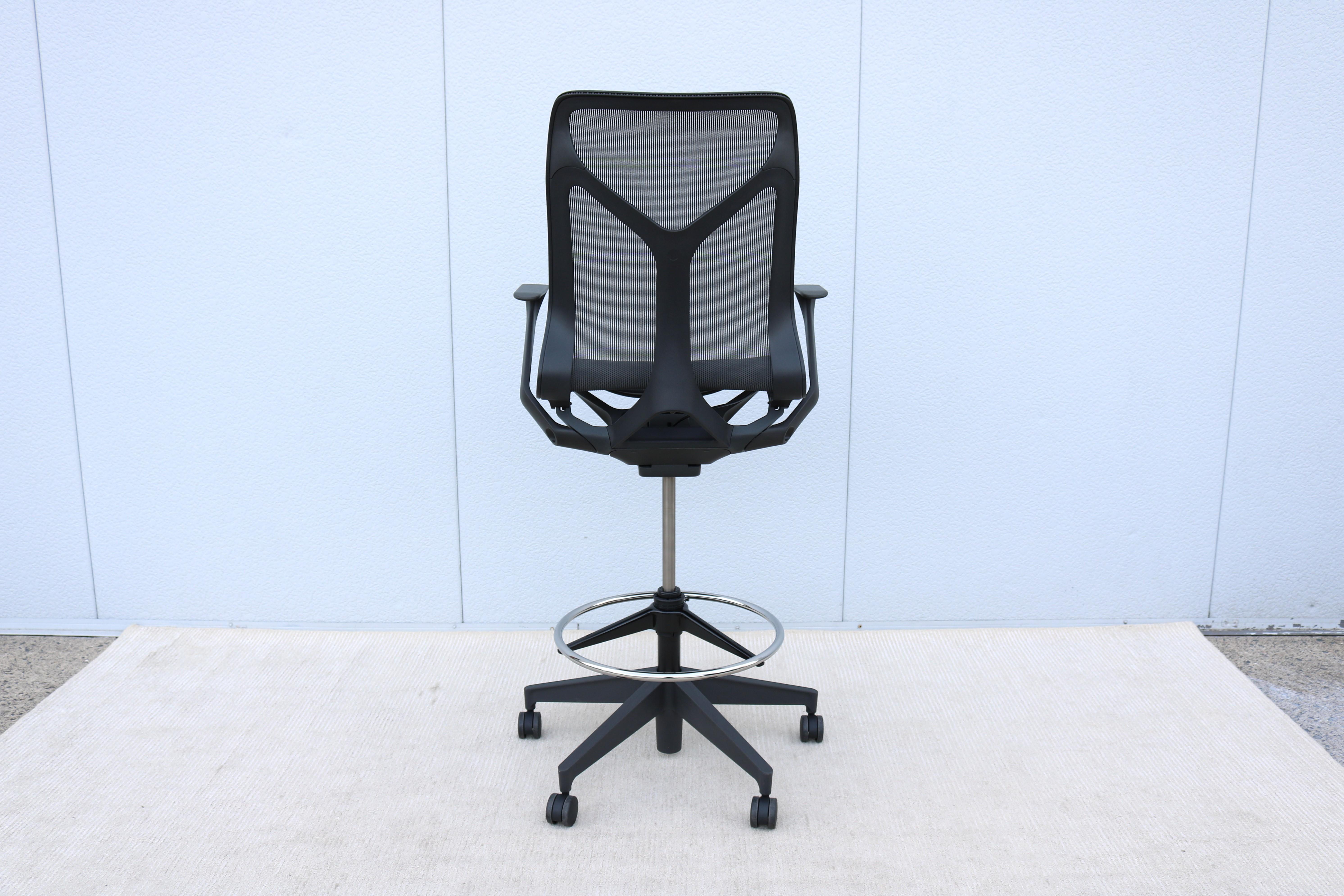 Herman Miller Cosm Verstellbarer ergonomischer Hocker mit mittlerer Rückenlehne, ausgezeichneter Zustand im Angebot 4