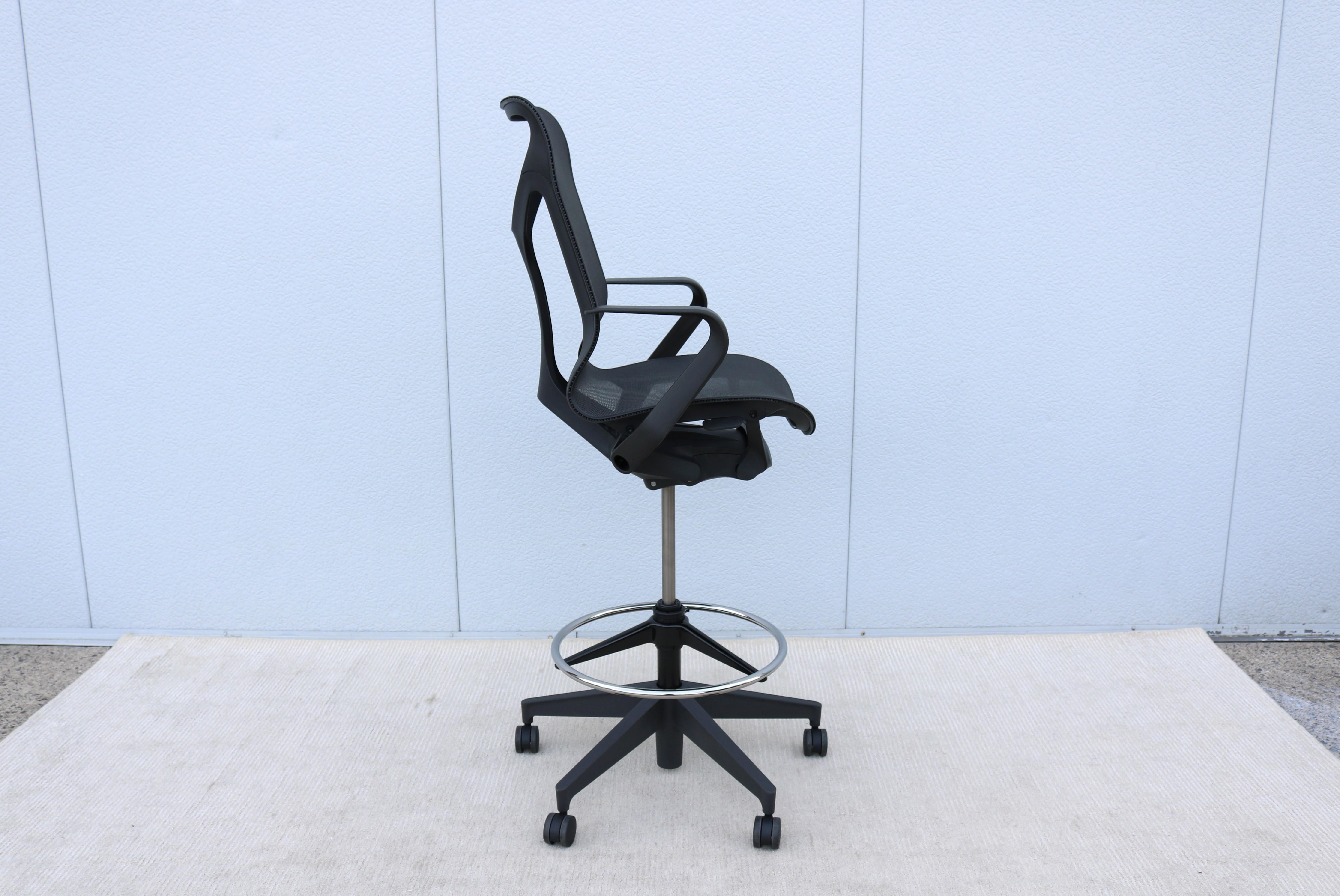 Herman Miller Cosm Verstellbarer ergonomischer Hocker mit mittlerer Rückenlehne, ausgezeichneter Zustand im Angebot 5