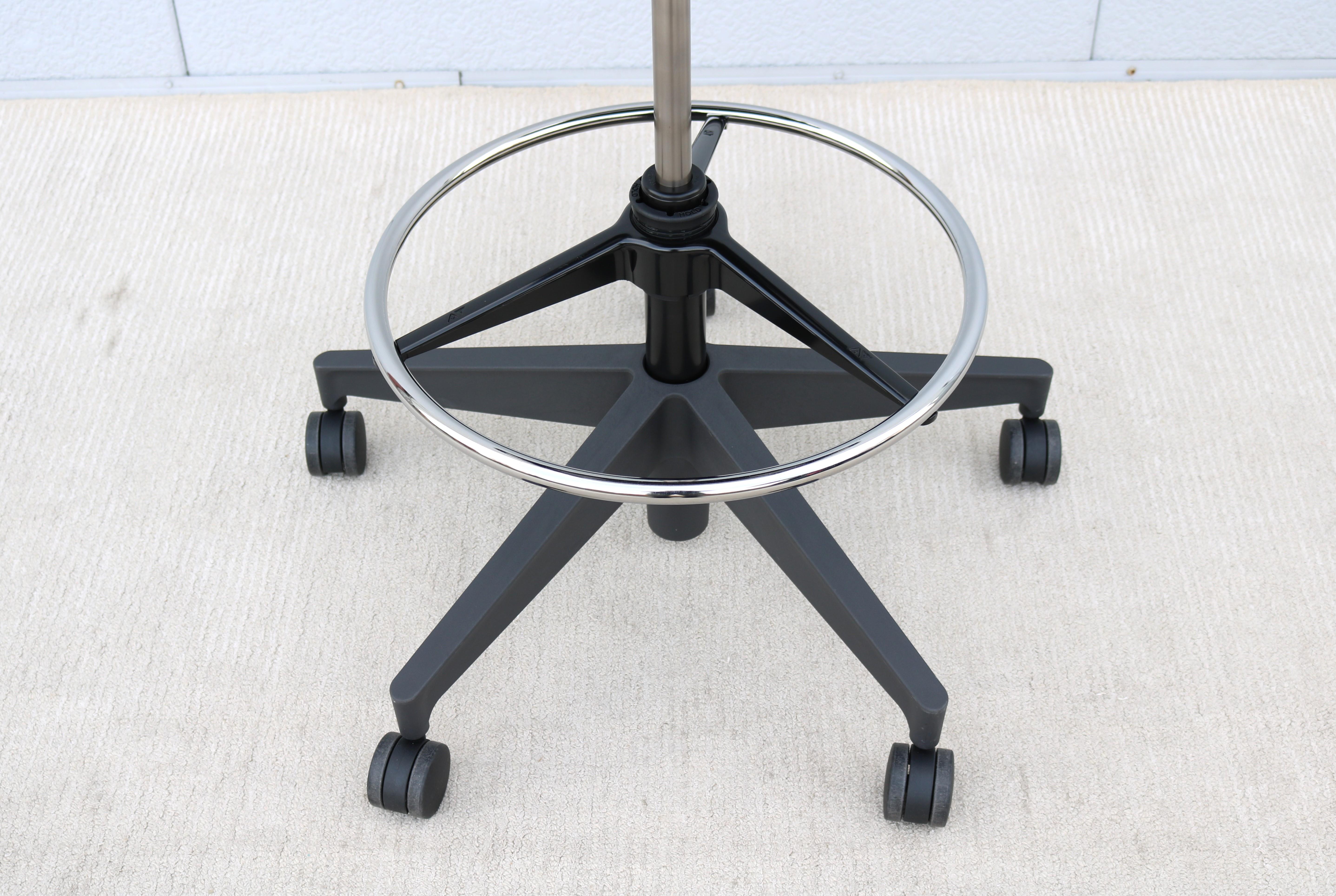 Herman Miller Cosm Verstellbarer ergonomischer Hocker mit mittlerer Rückenlehne, ausgezeichneter Zustand im Angebot 8