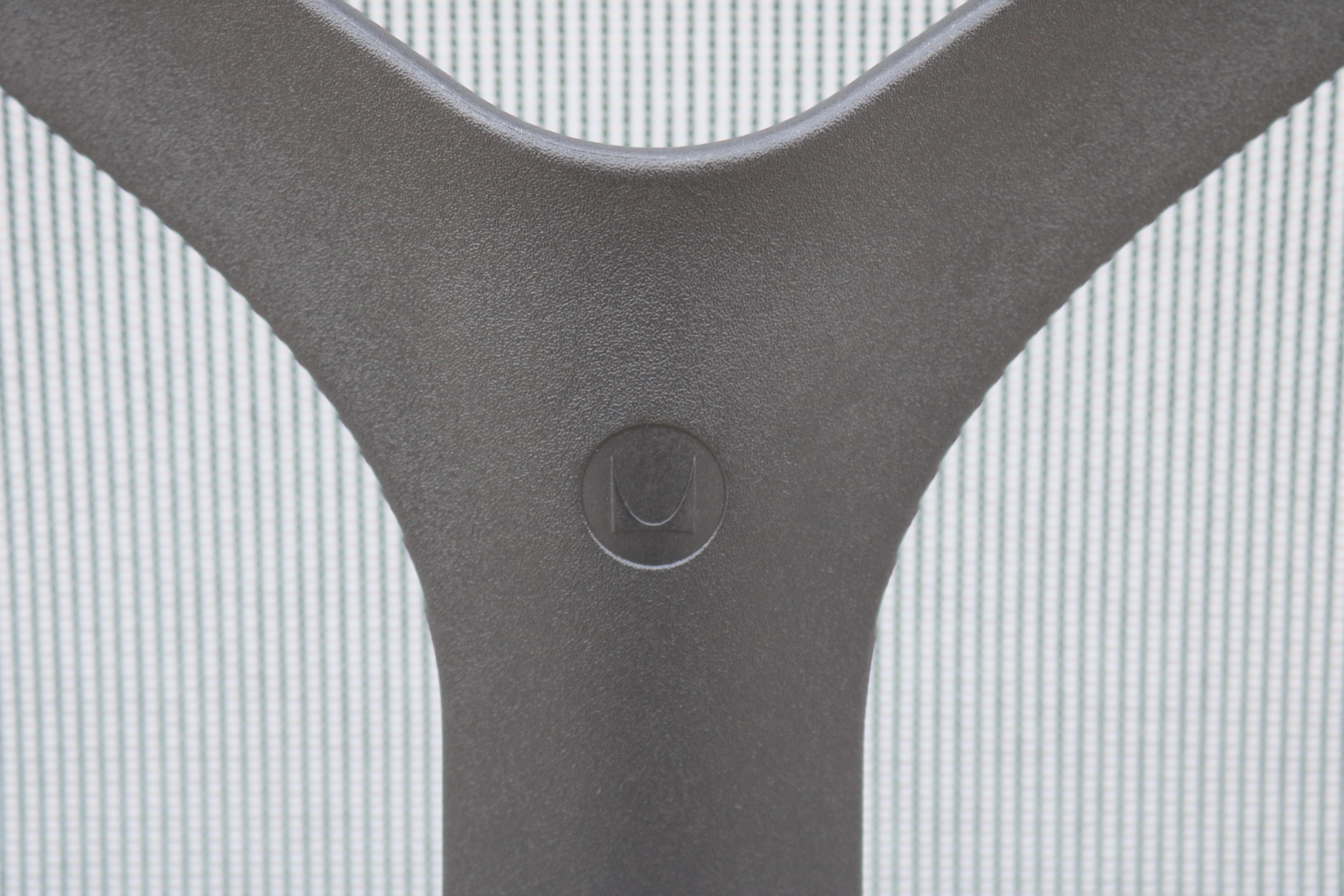Herman Miller Cosm Verstellbarer ergonomischer Hocker mit mittlerer Rückenlehne, ausgezeichneter Zustand im Angebot 10