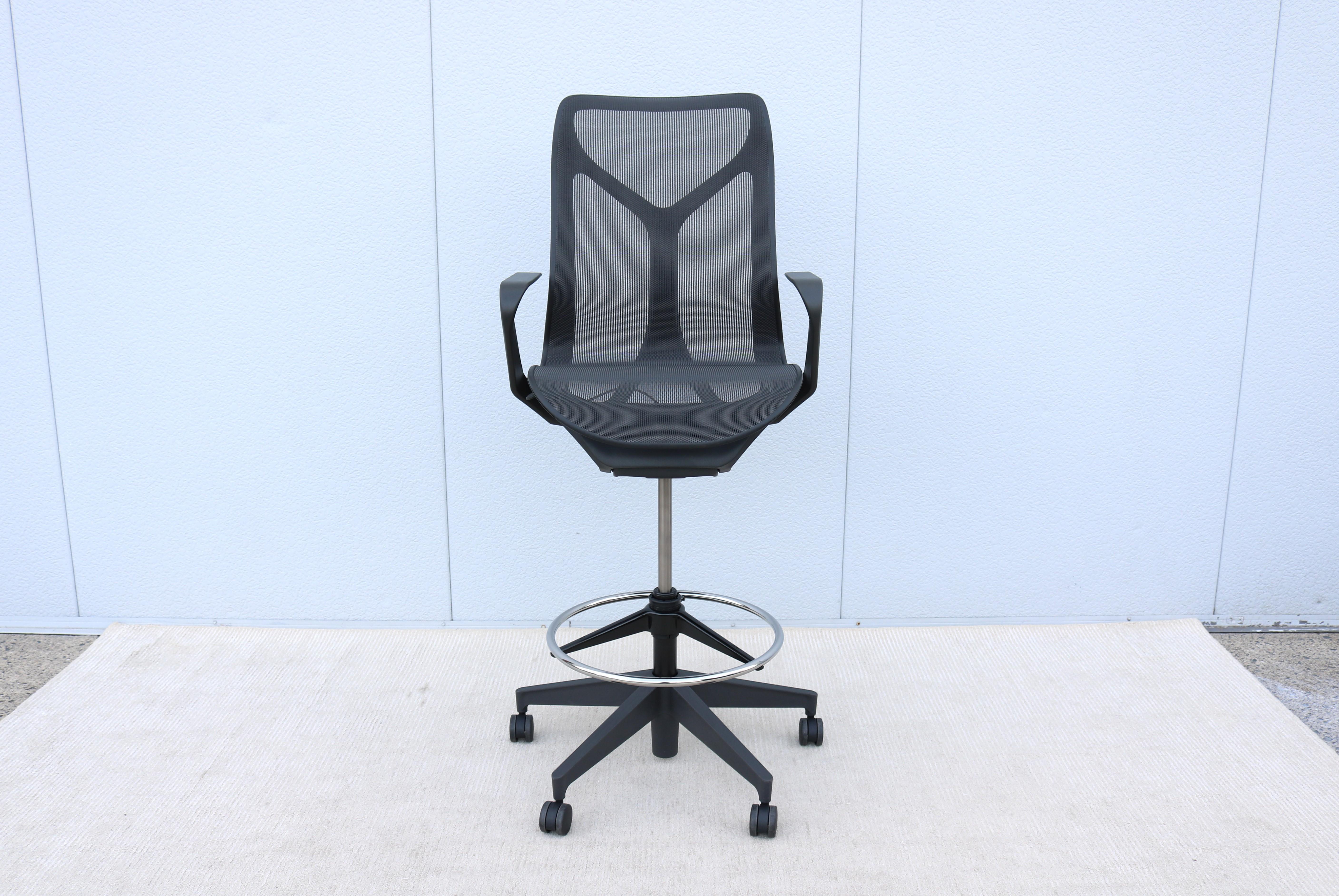 Herman Miller Cosm Verstellbarer ergonomischer Hocker mit mittlerer Rückenlehne, ausgezeichneter Zustand (Moderne) im Angebot