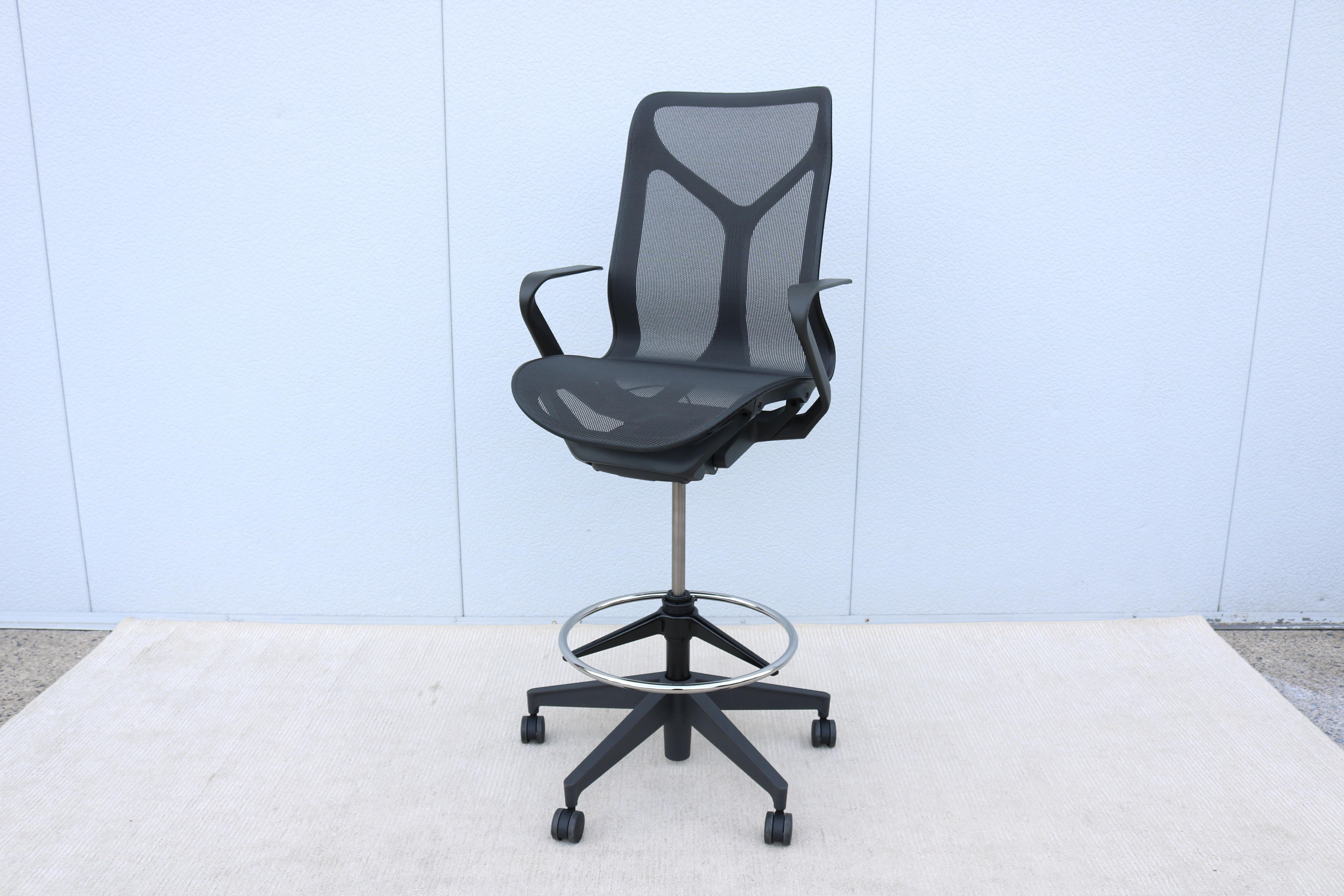 Herman Miller Cosm Verstellbarer ergonomischer Hocker mit mittlerer Rückenlehne, ausgezeichneter Zustand (amerikanisch) im Angebot