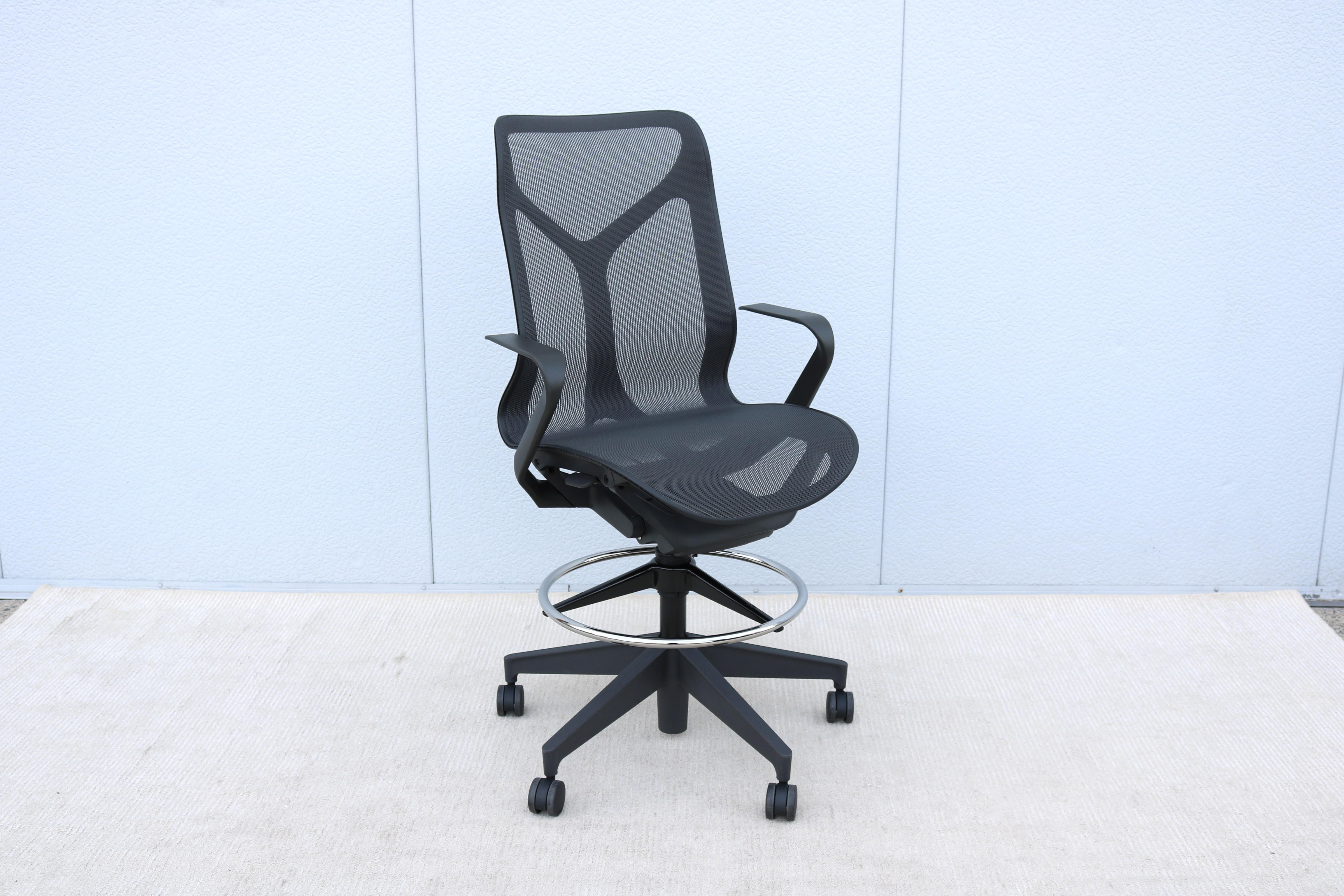 Herman Miller Cosm Verstellbarer ergonomischer Hocker mit mittlerer Rückenlehne, ausgezeichneter Zustand (21. Jahrhundert und zeitgenössisch) im Angebot