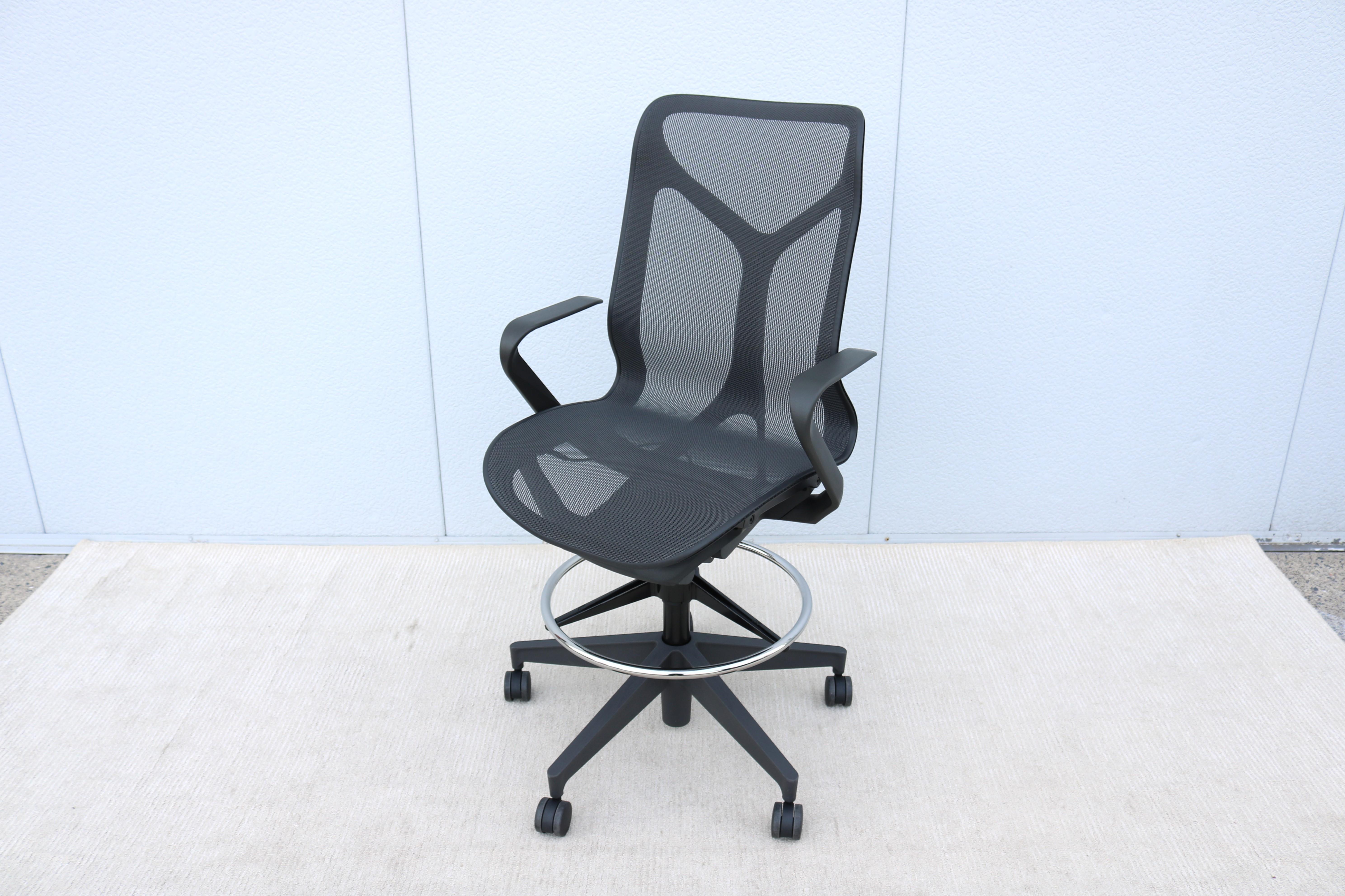 Herman Miller Cosm Verstellbarer ergonomischer Hocker mit mittlerer Rückenlehne, ausgezeichneter Zustand im Angebot 1