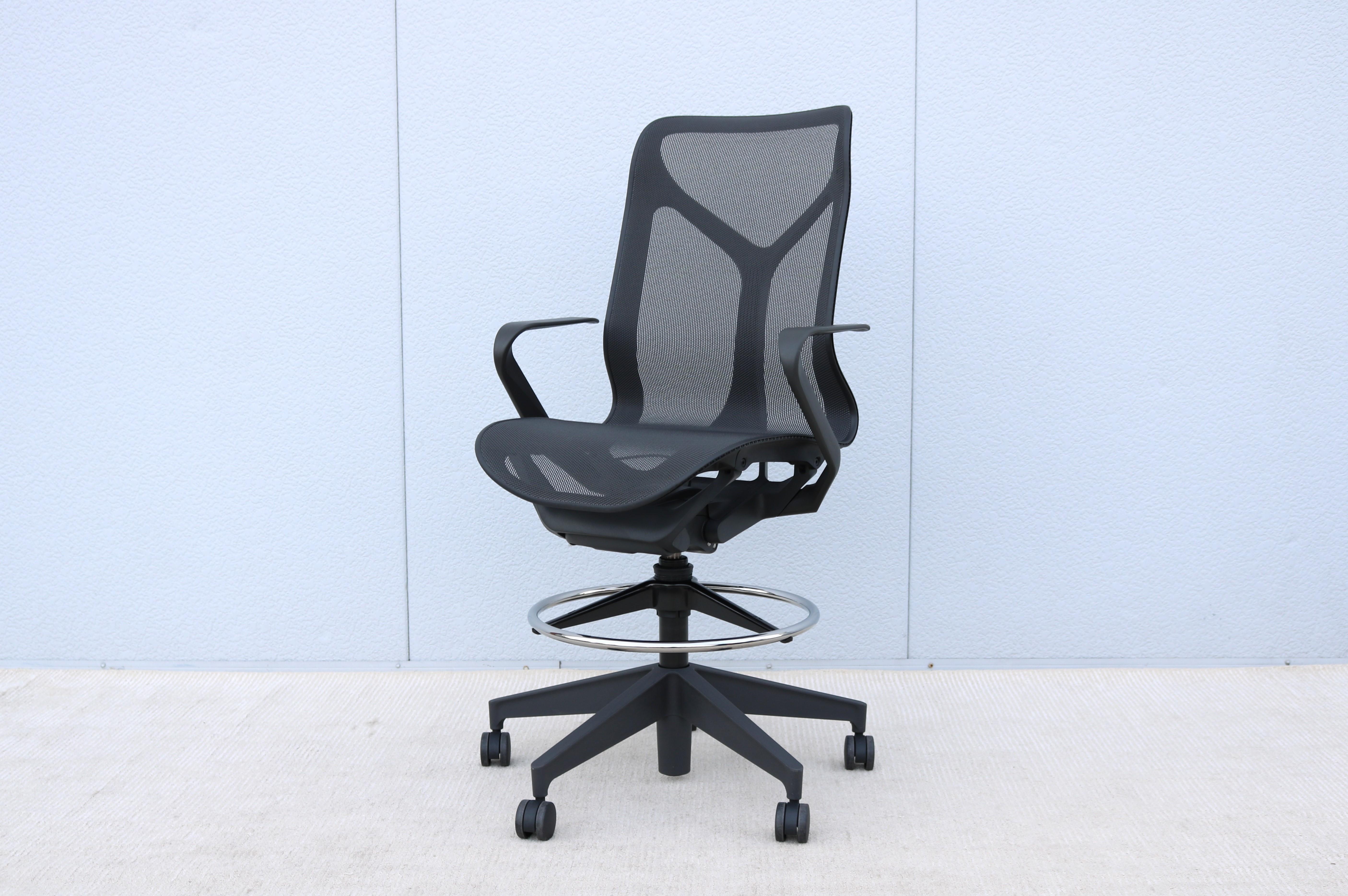 Herman Miller Cosm Verstellbarer ergonomischer Hocker mit mittlerer Rückenlehne, ausgezeichneter Zustand im Angebot 2