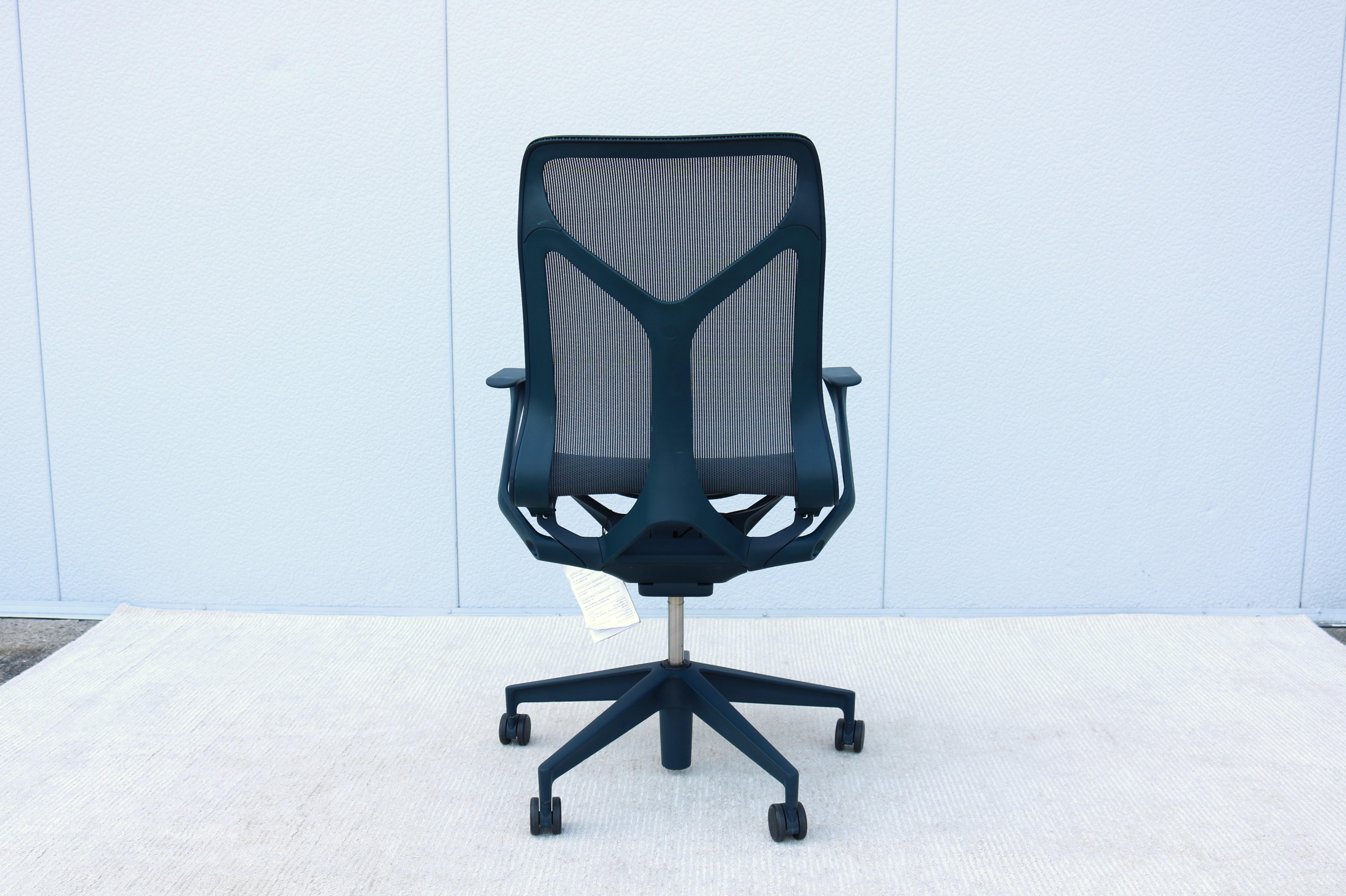 Herman Miller Cosm Mid Back Ergonomic Work Office Desk Chair, leicht gebraucht (Aluminium)