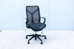 Herman Miller Cosm Silla de oficina ergonómica con respaldo medio, ligeramente usada
