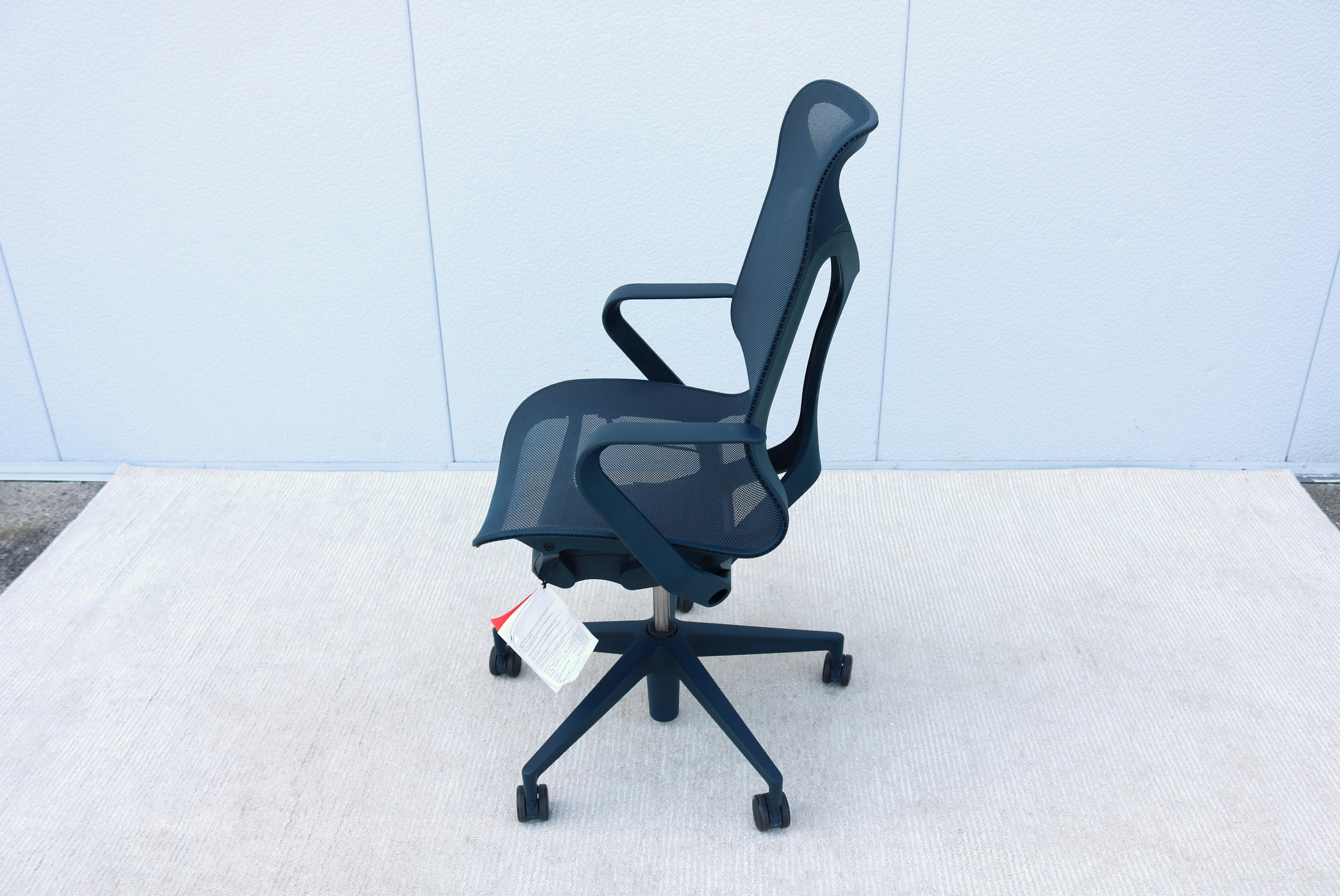 Herman Miller Cosm Mid Back Ergonomic Work Office Desk Chair, leicht gebraucht im Zustand „Gut“ in Secaucus, NJ
