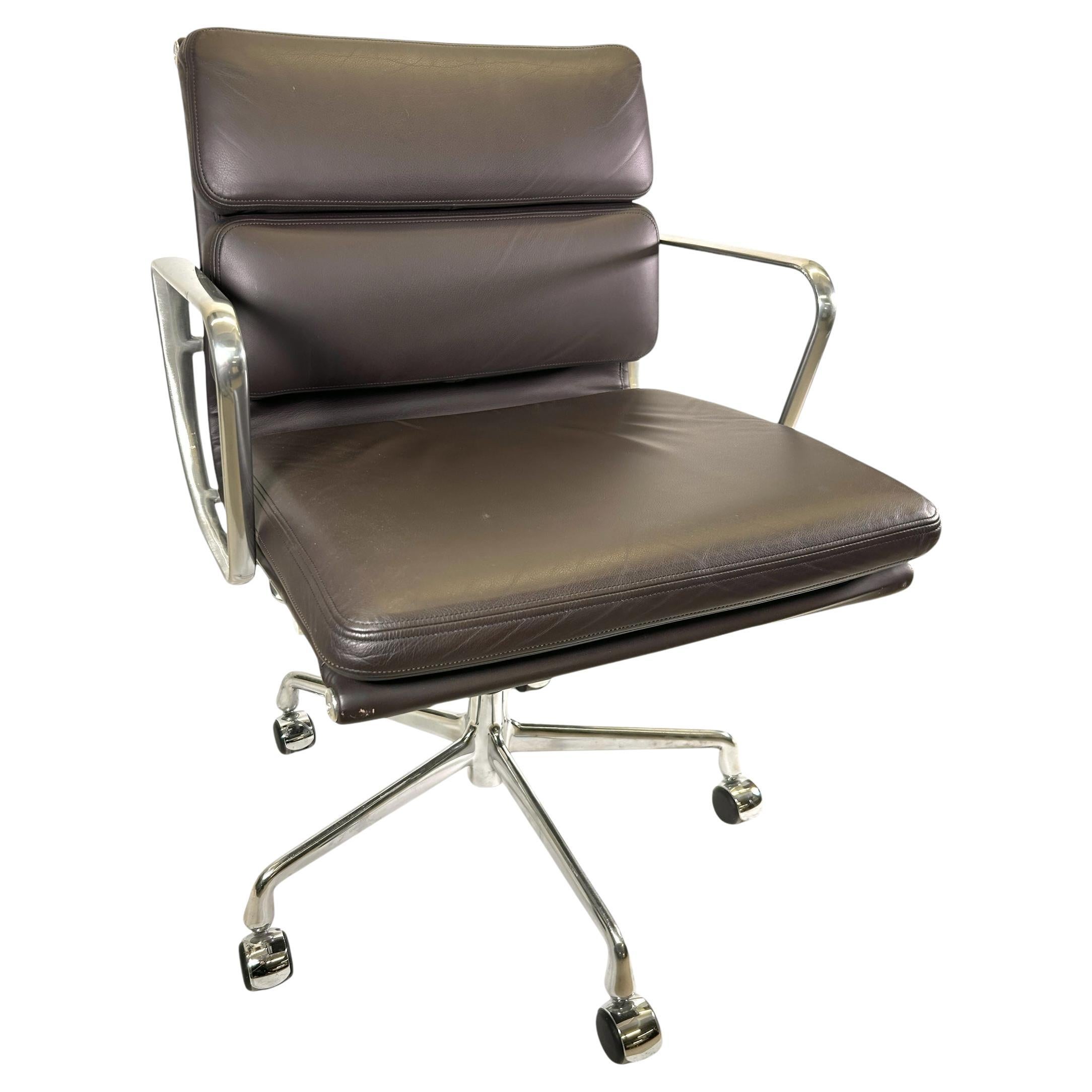 Grupo de Aluminio Eames