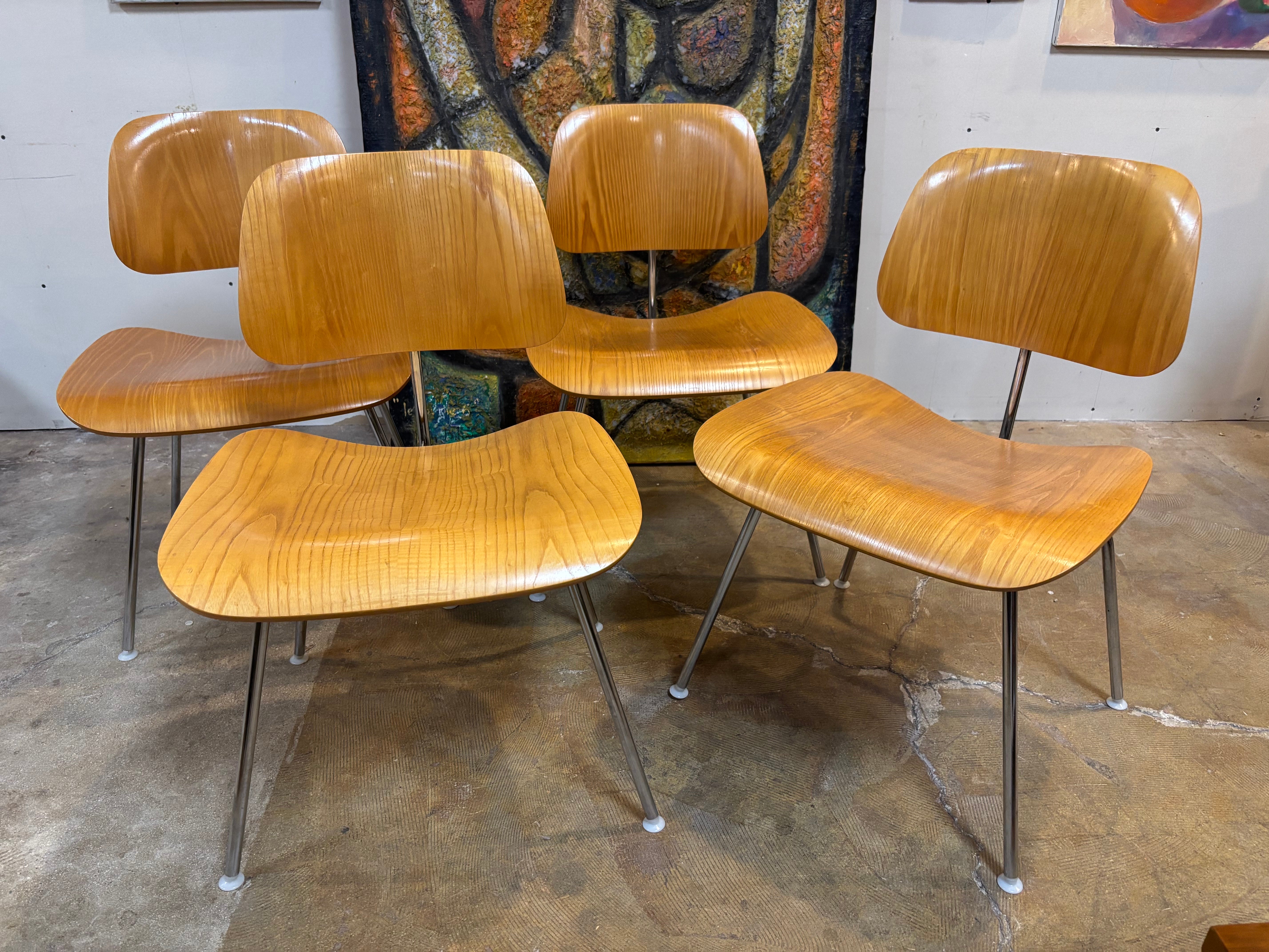 Set of 4 DCM Eames for Herman Miller ash plywood molded dining chairs. Vintage DCM Eames chairs are in great overall condition. 19.5
