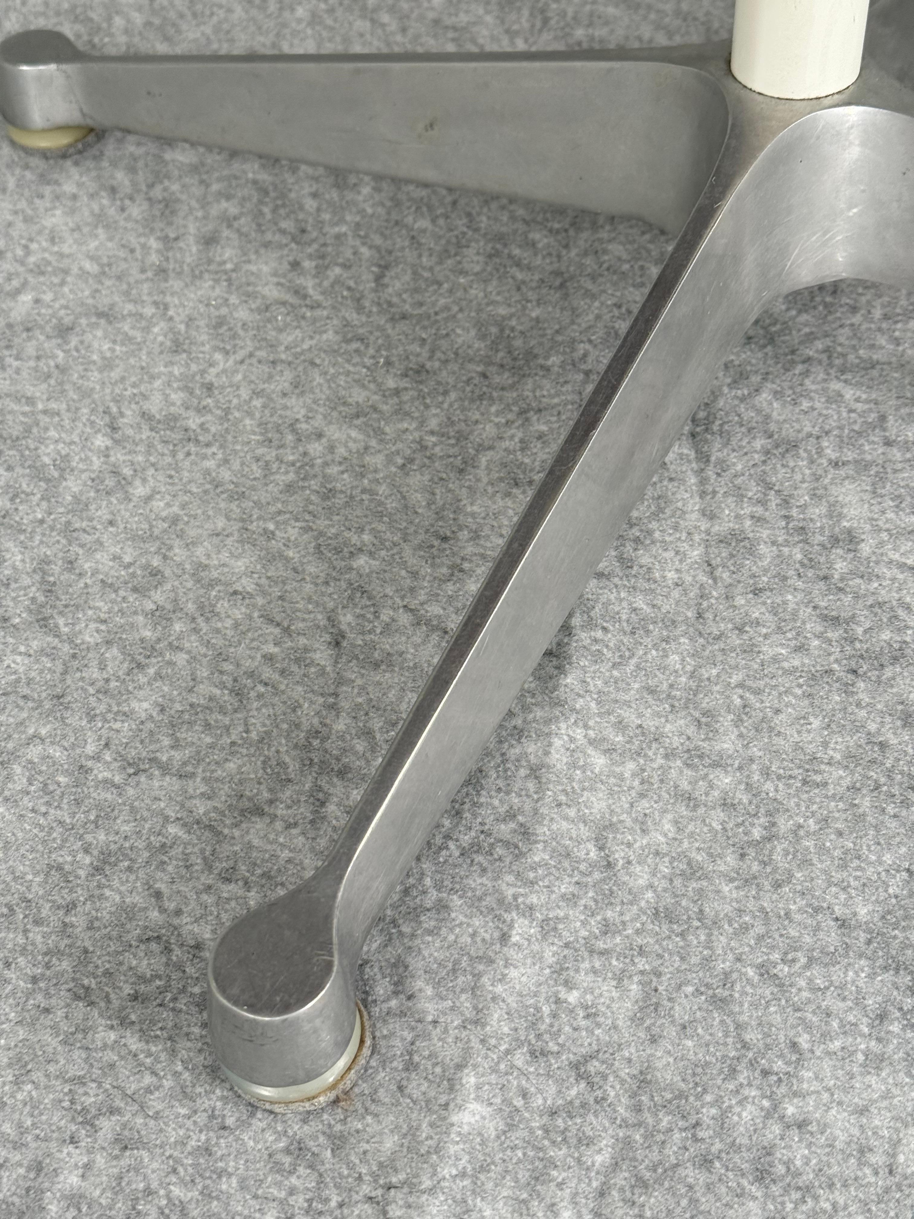 Herman Miller Esstisch mit 4 Bertoia Stühlen im Angebot 4